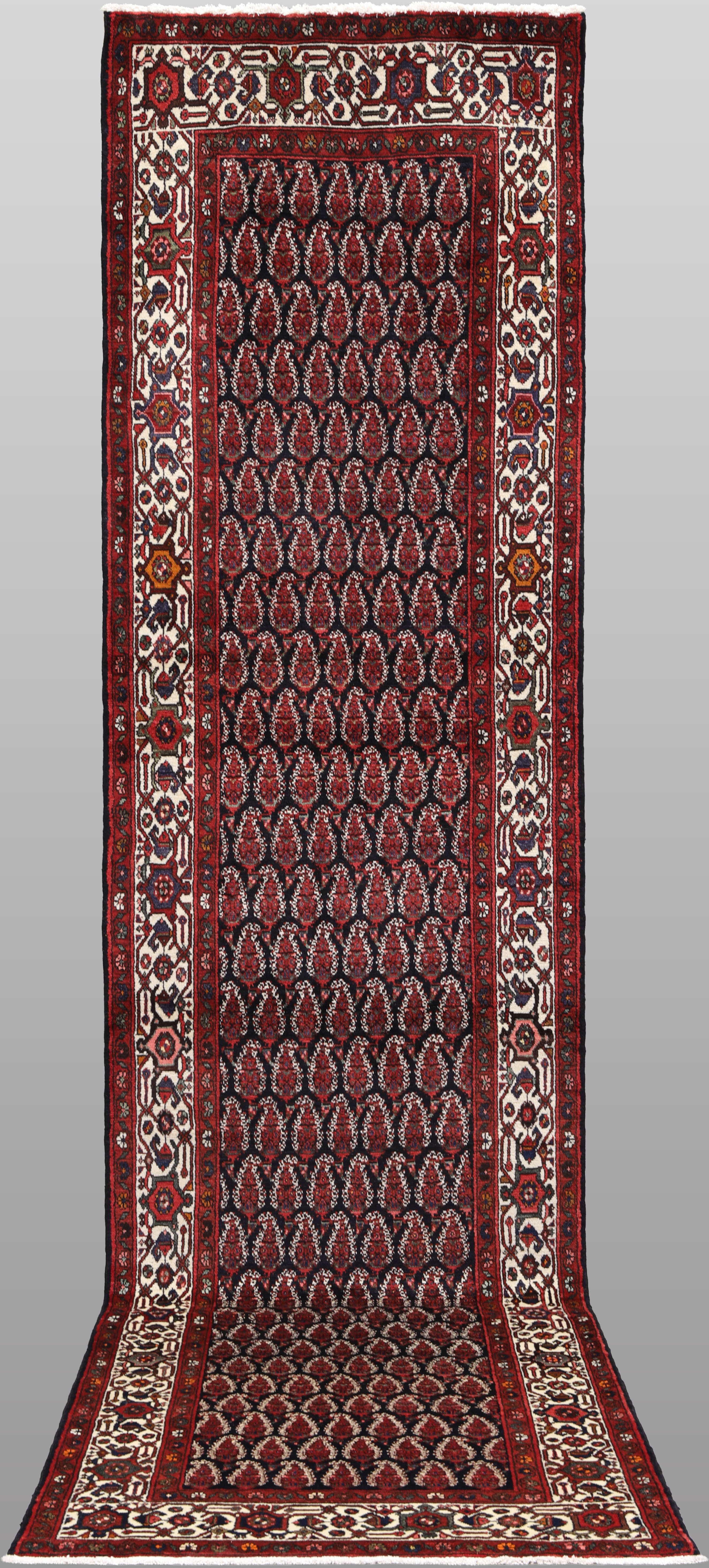 ORIENTMATTA. Hamadan gallerimodell, 425 x 105 cm.
