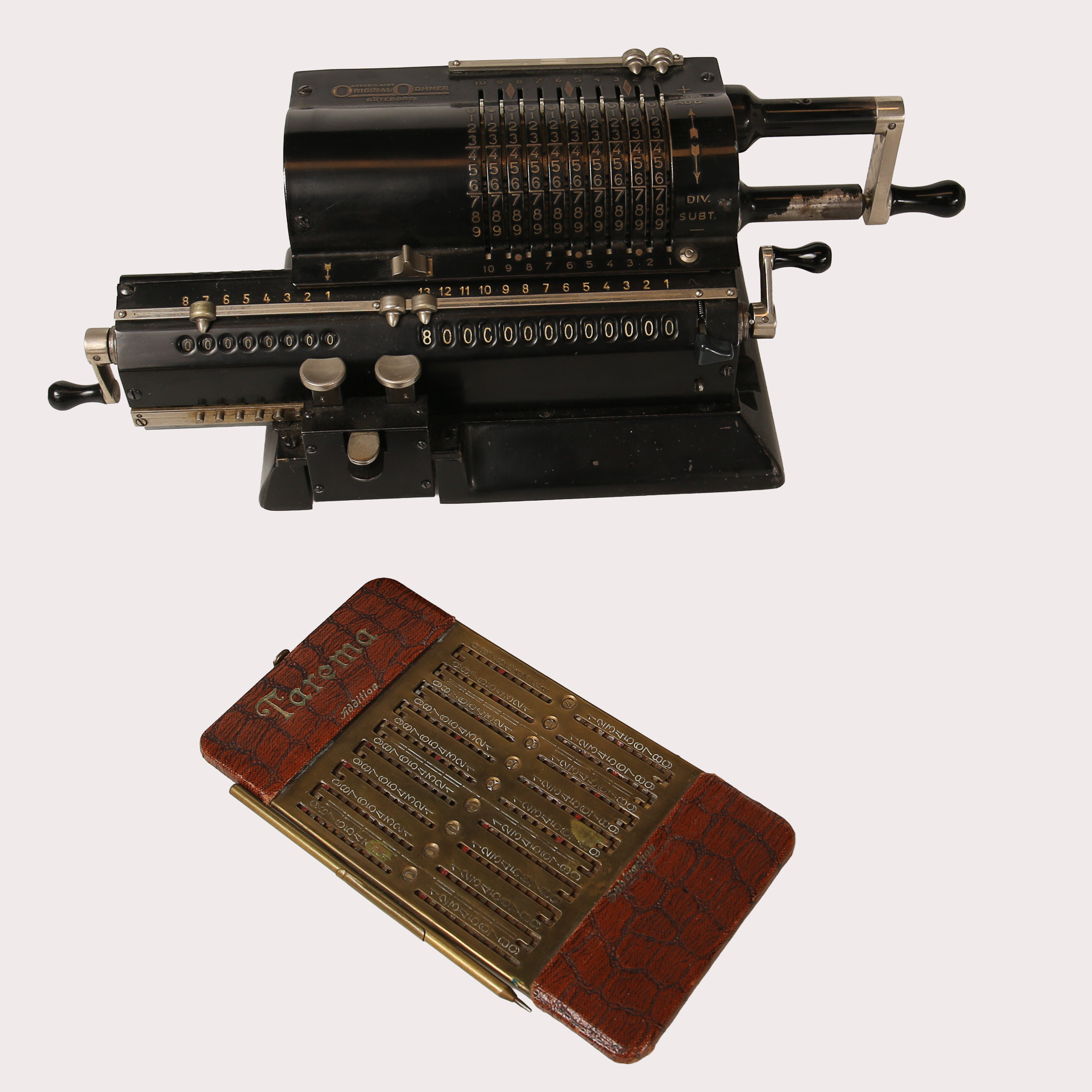 TAREMA och ORIGINAL - ODHNER, räknemaskiner, järn och mässing. Omkring 1920-1950.