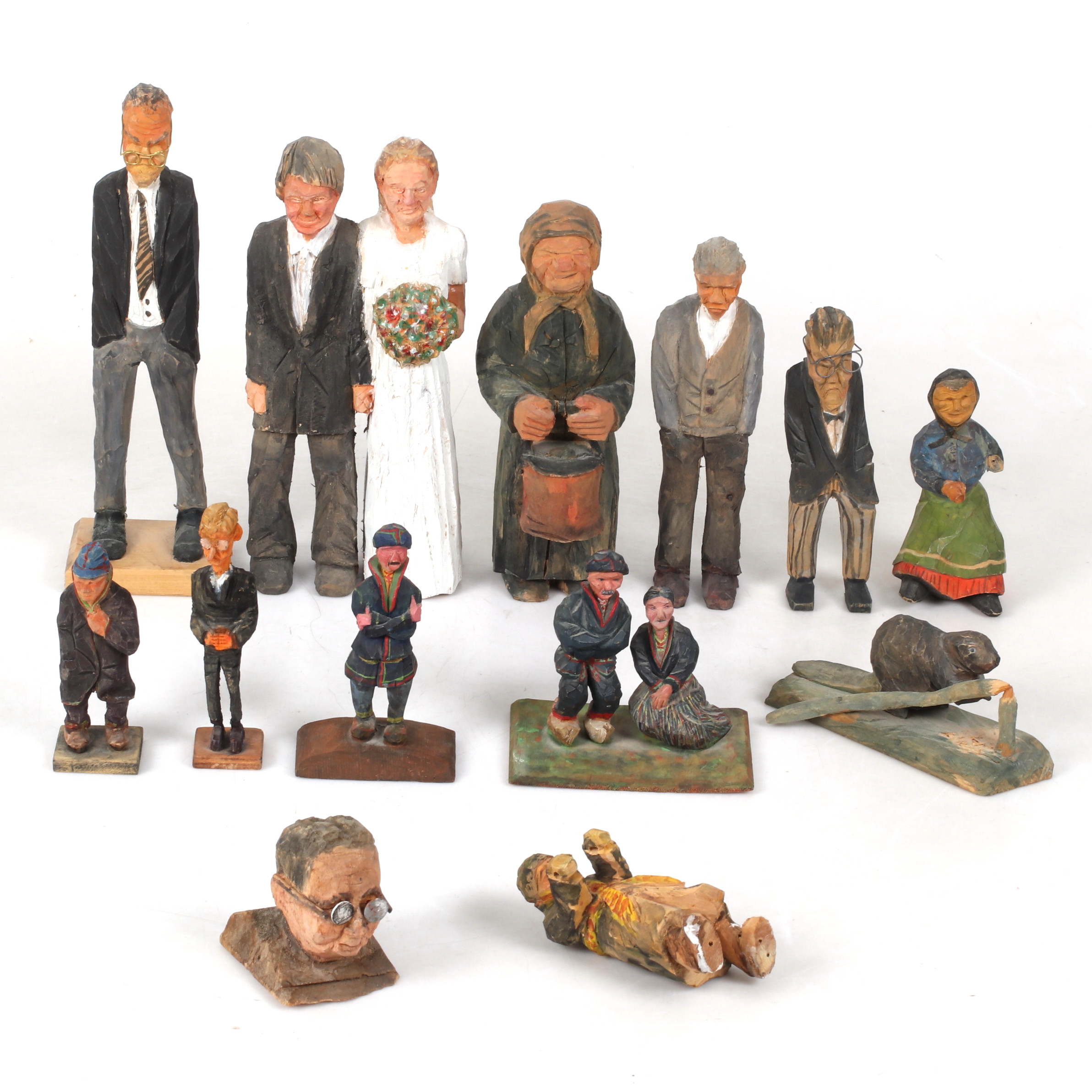 LEIF OSKAR FREGELIN. Trägubbar, 13 st, snidat och bemålat trä, monogramsignerade "LOF", Frösön, Östersund.