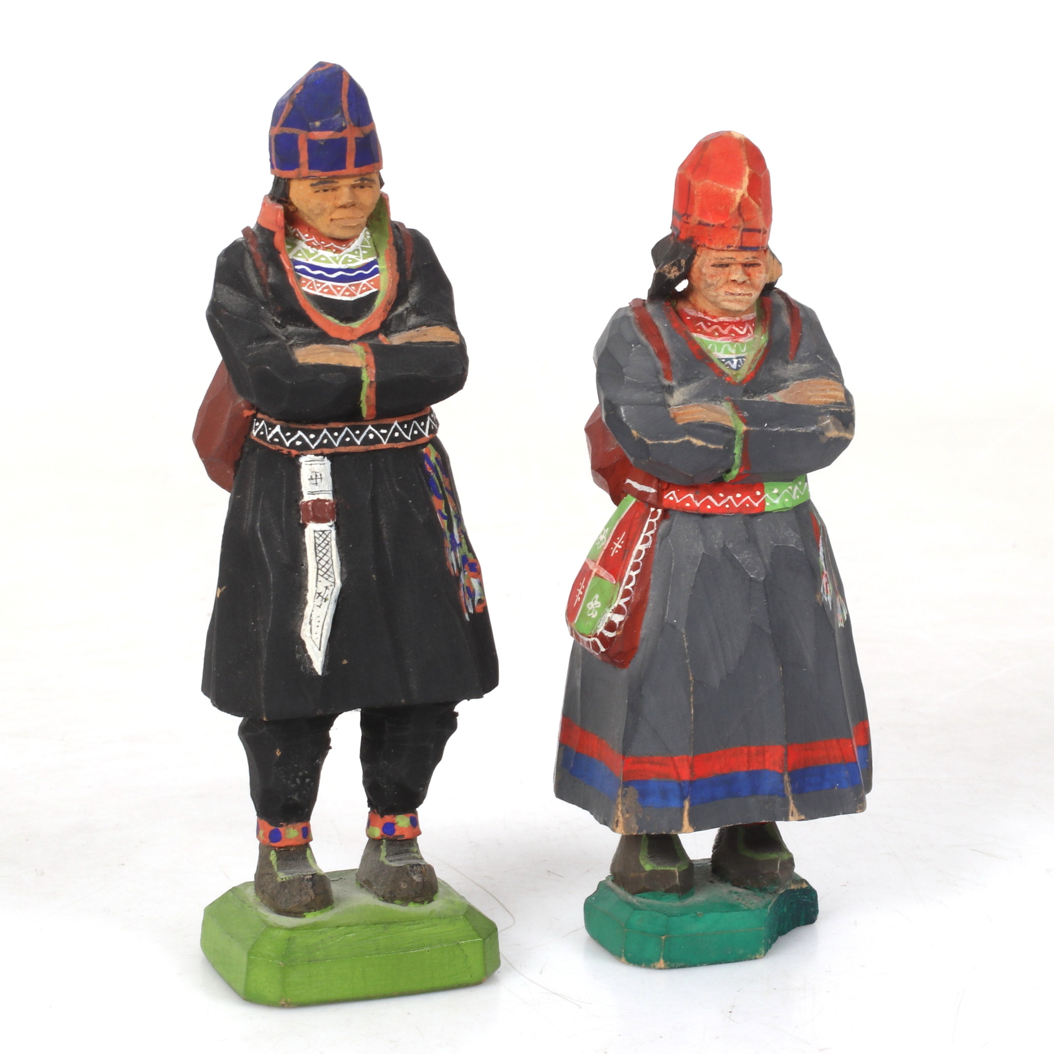 LARS ENARSSON. Skulpturer, 2 st, samer, snidat och bemålat trä, monogramsignerade, LE.