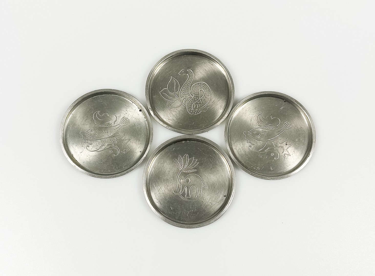 JUST ANDERSEN. UNDERLÄGG, 4 st, tenn, modell 1166, art deco, 1930-tal.