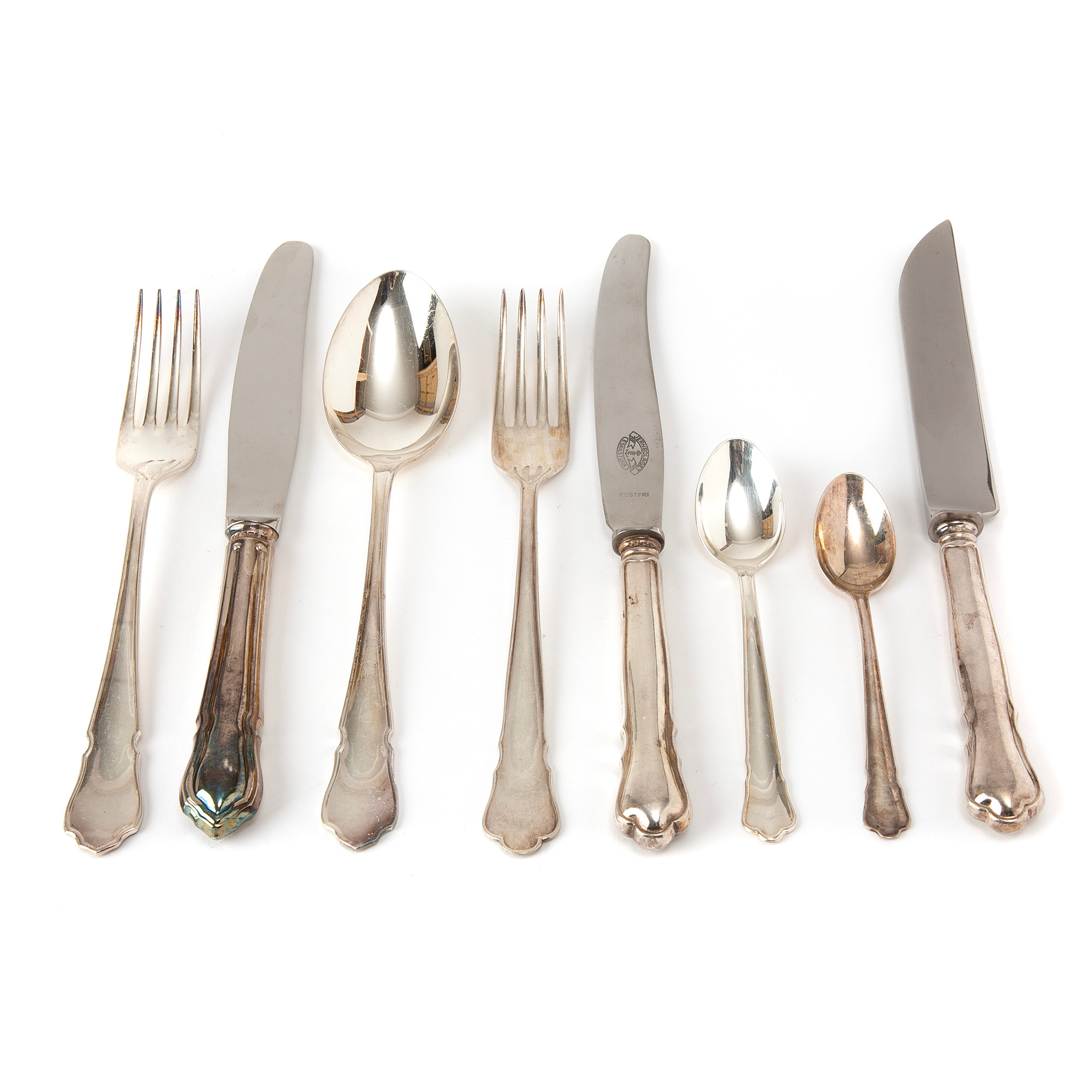 BESTICKUPPSÄTTNING. 103 delar "Chippendale", silver, 1900-tal.