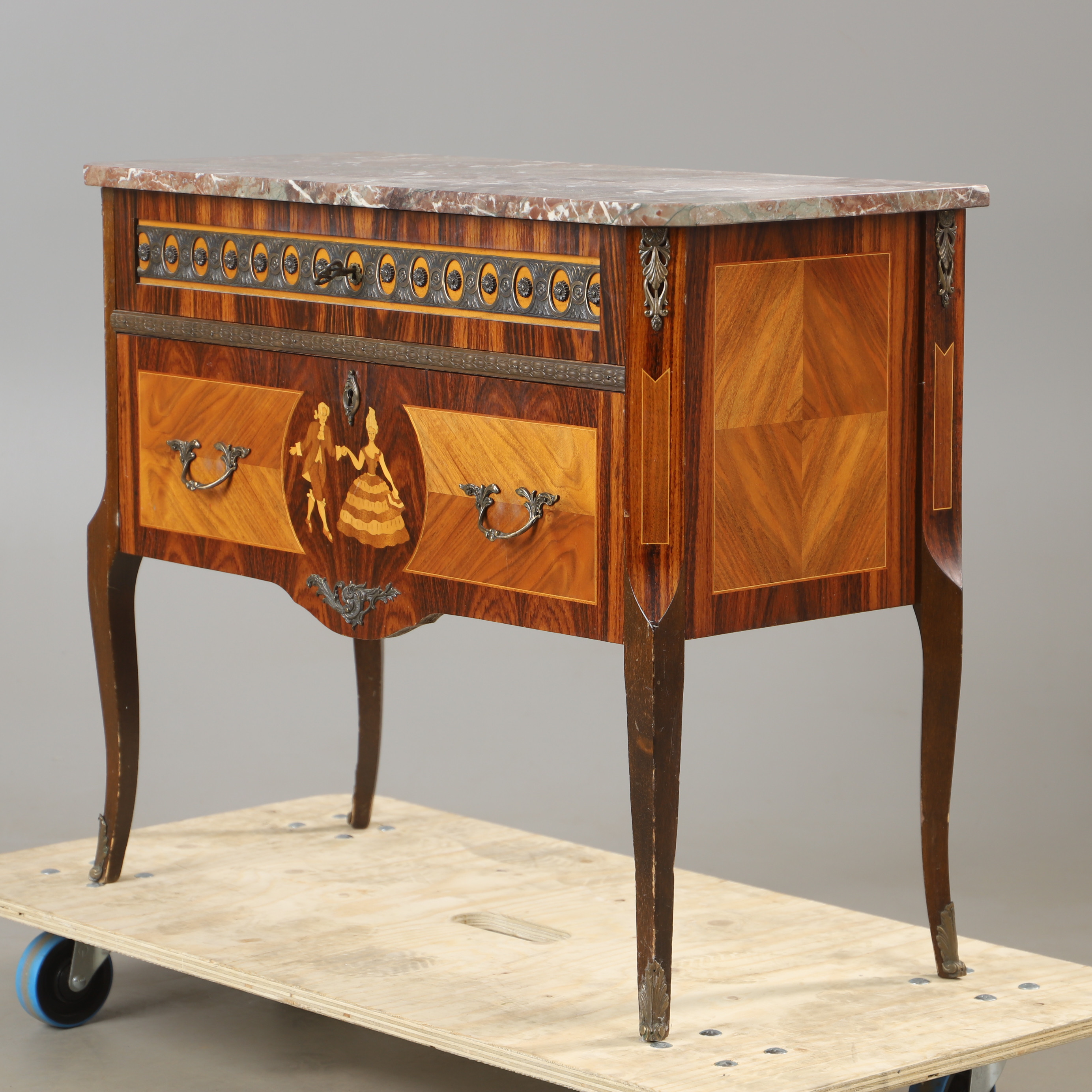 BYRÅ, 2-lådig, mahogny med intarsia och stenskiva, gustaviansk stil.