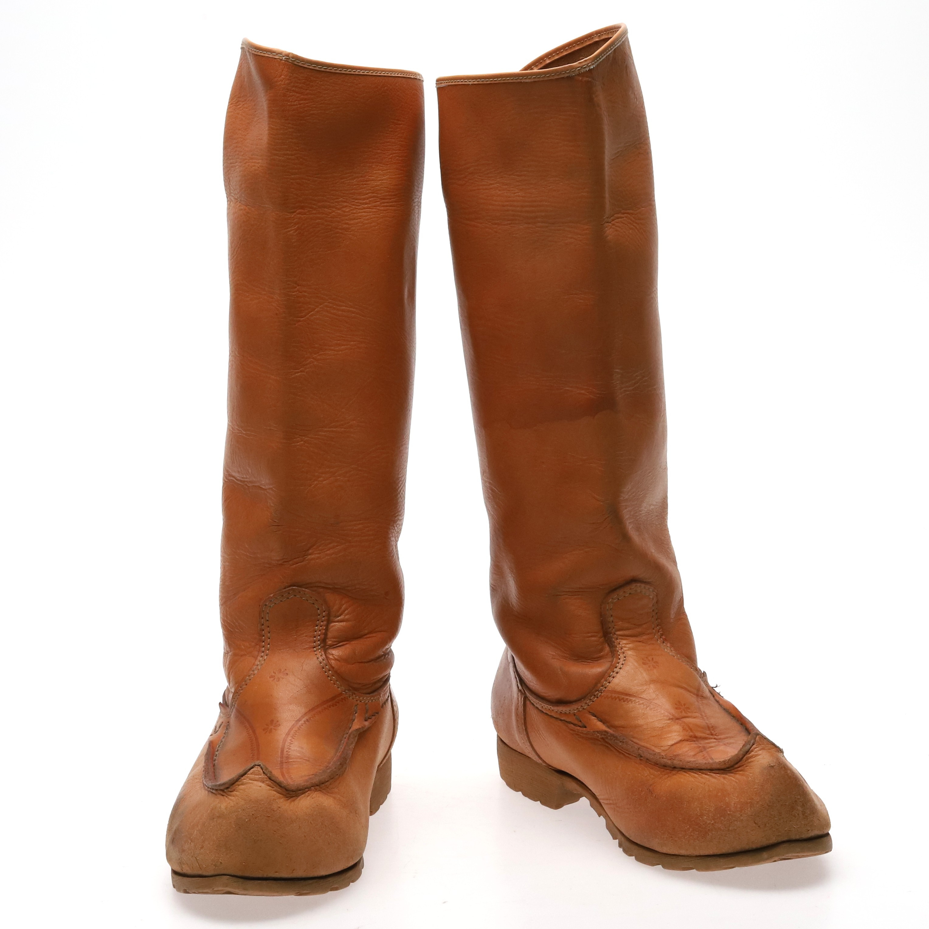 NÄBBSTÖVLAR. Läder, etikett-märkt Lapikas, Finland, 1900-tal.