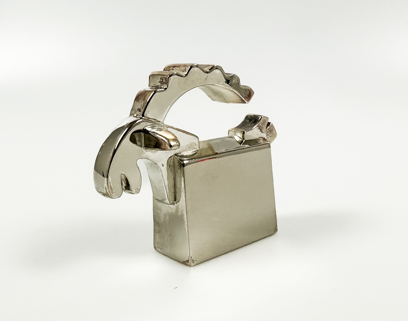 GUNNAR CYRÉN. SKULPTUR, "Silverbocken", silverpläterad metall.