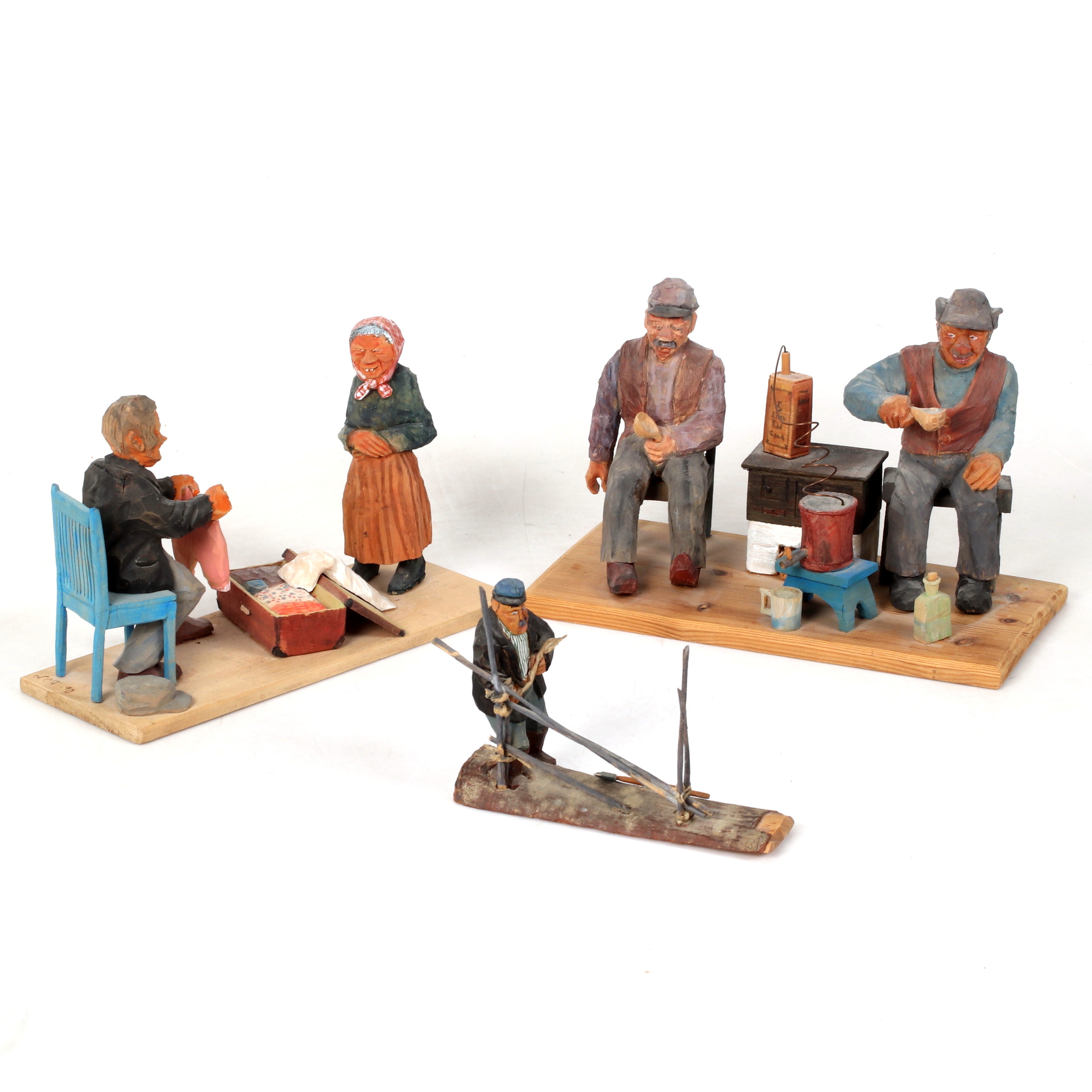 LEIF OSKAR FREGELIN. Skulpturer, 3 st, snidad och bemålat trä, monogramsignerade "LOF", Frösön, Östersund.