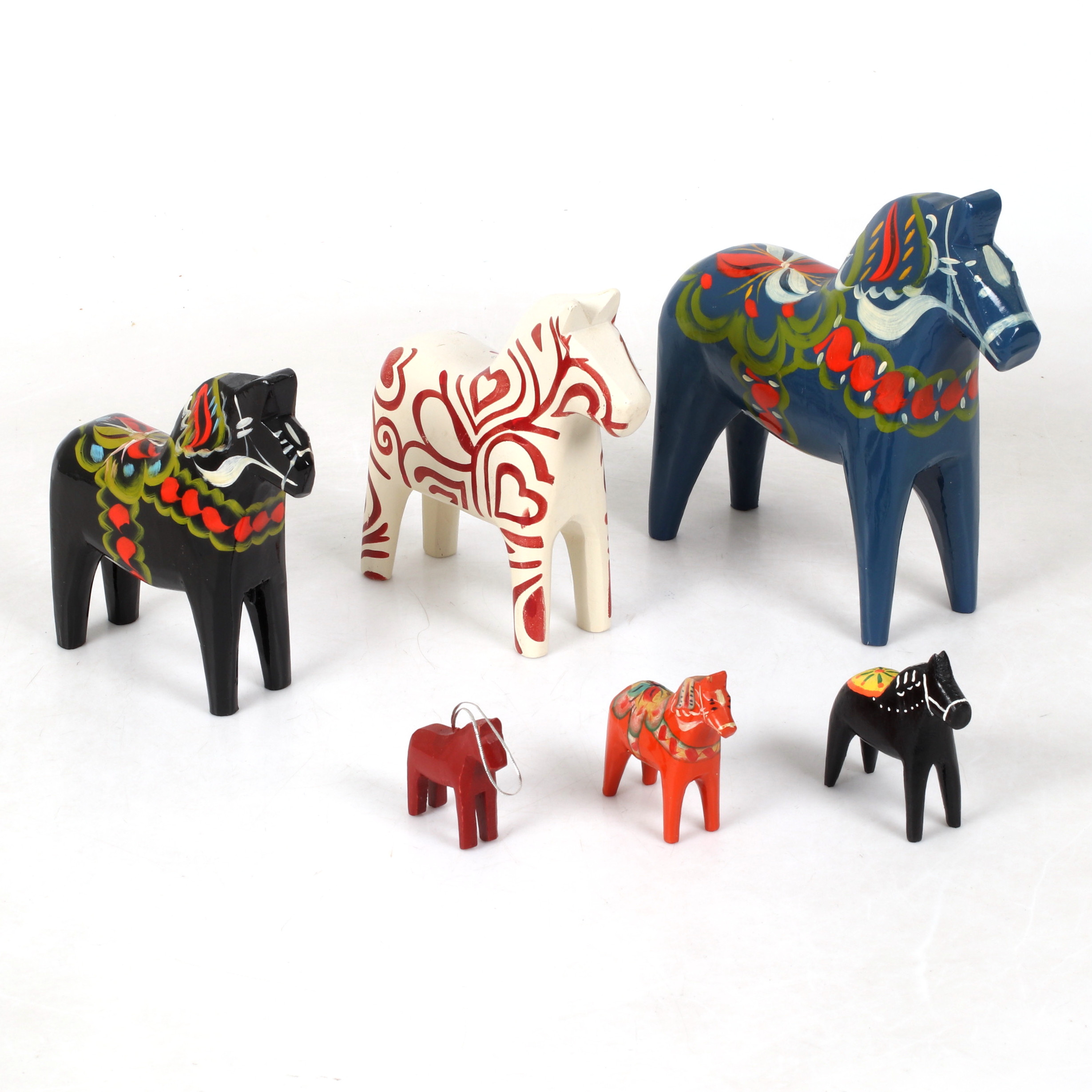 DALAHÄSTAR, 6 st, skuret och bemålat trä, 1900-tal.