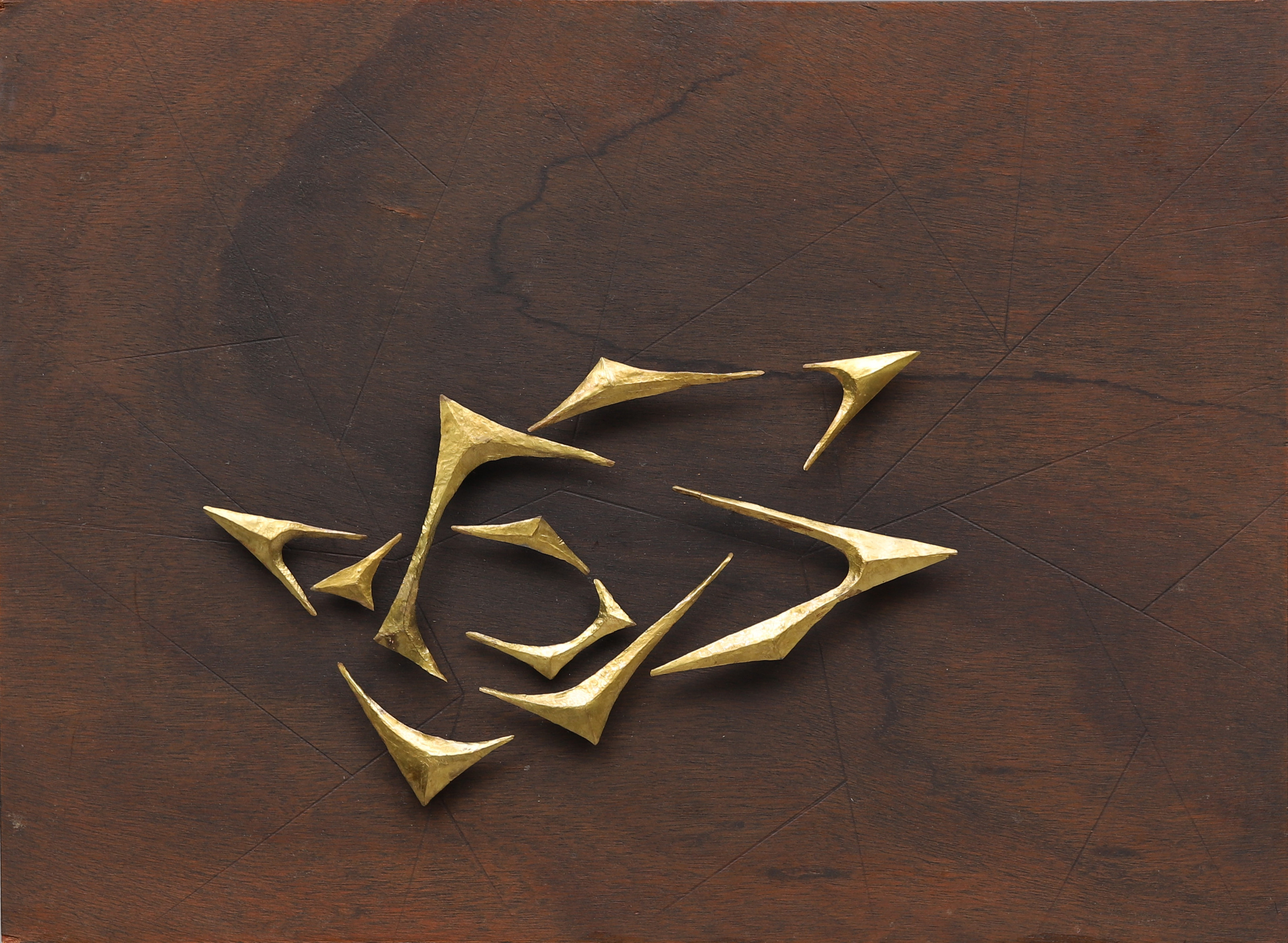 ARNE JONES. "En ros utsprungen", väggskulptur, signerad och otydligt daterad och numrerad.