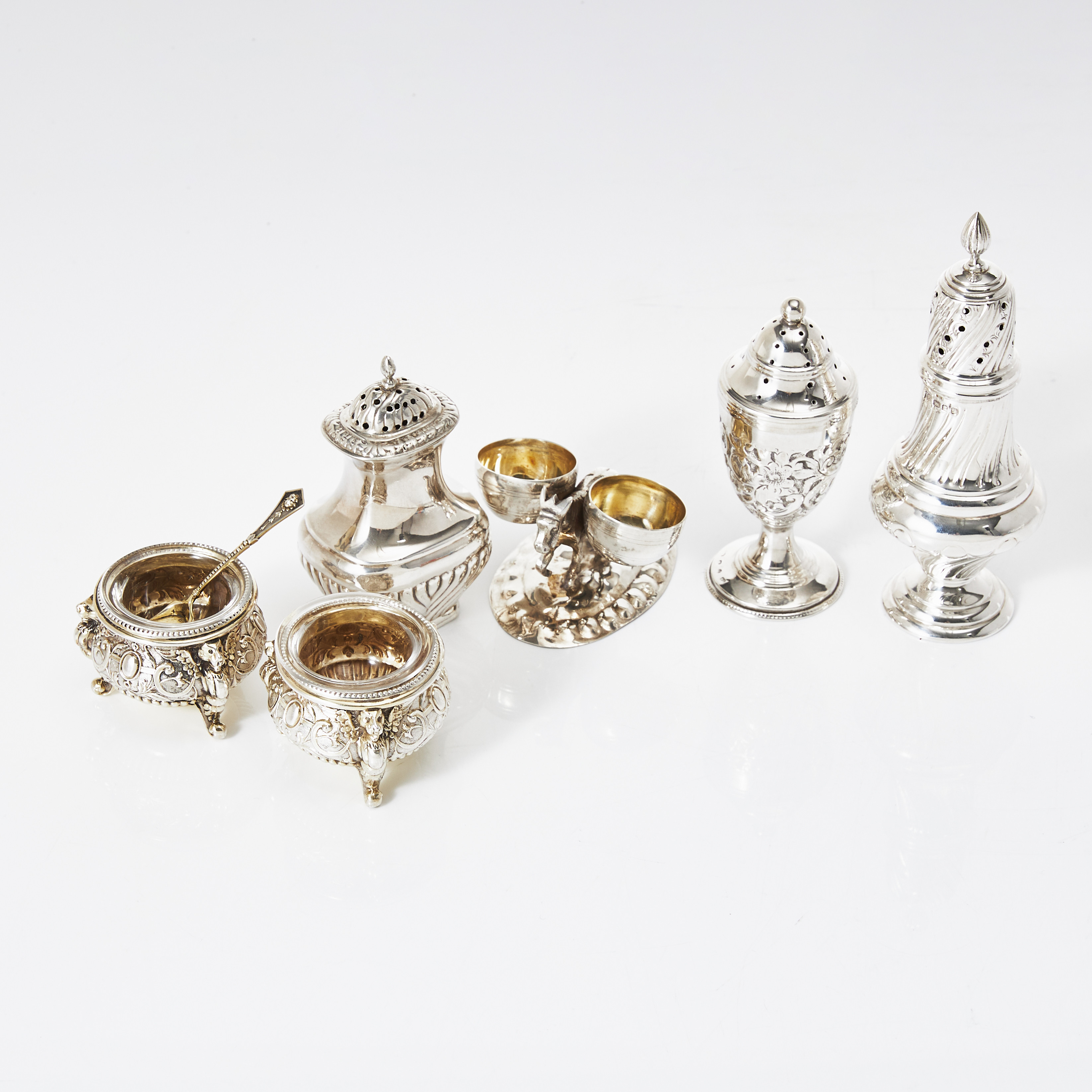 STRÖARE och saltkar, silver, 6 delar, olika länder, tillverkare och årtal.