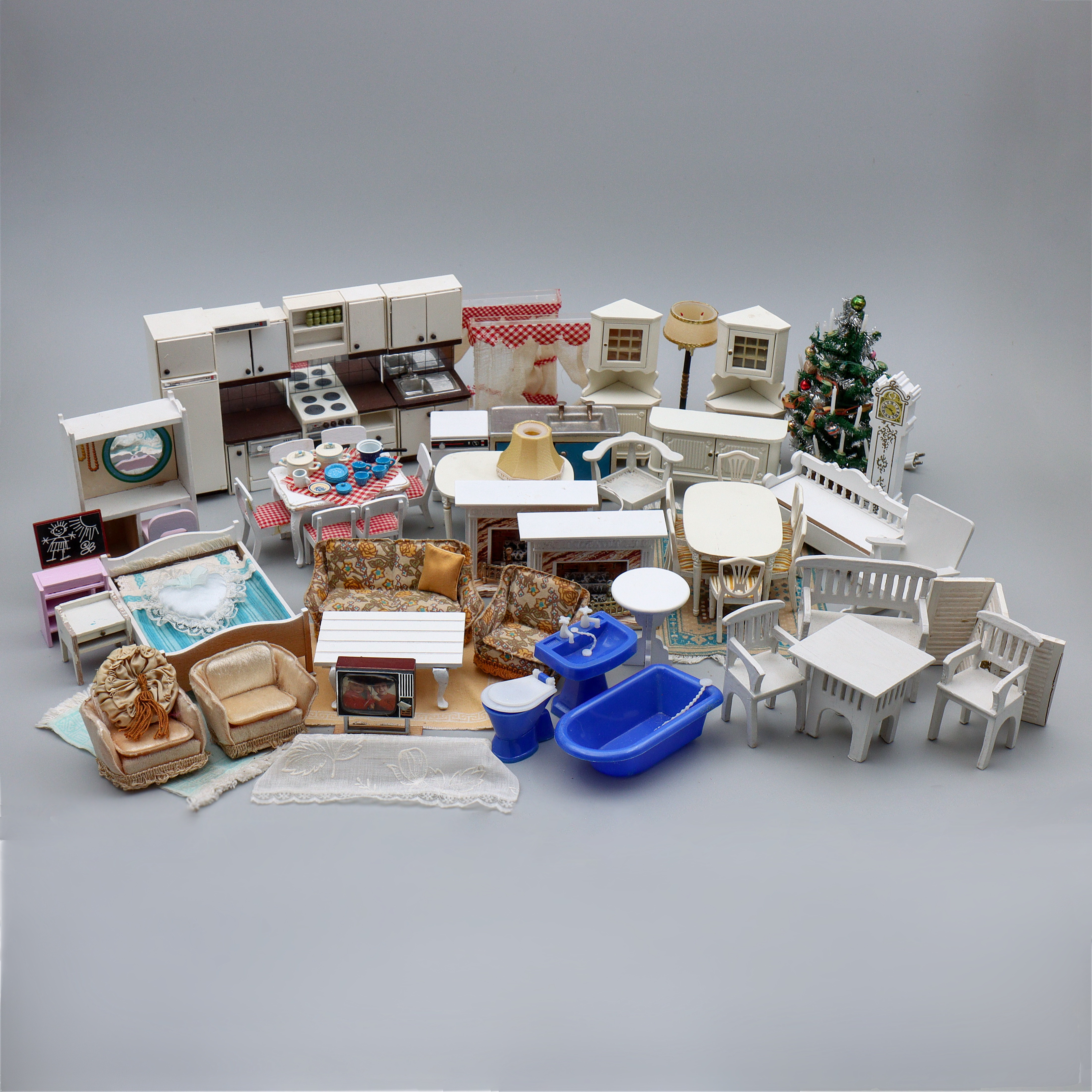 DOCKSKÅPSMÖBLER, LUNDBY "GUSTAVIANSK & 60/70-TALS STIL", DIVERSE TILLBEHÖR, 1900-TAL.