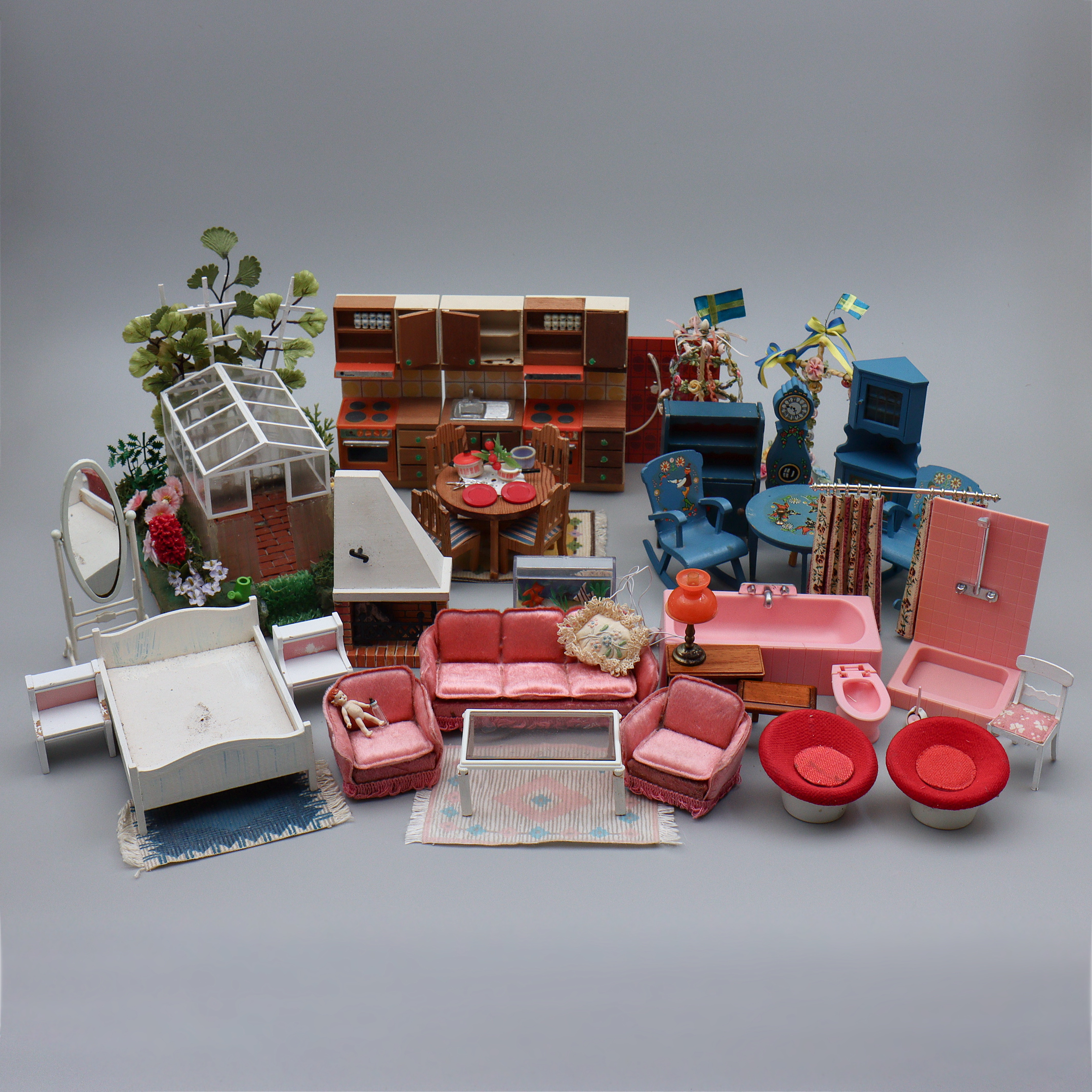 DOCKSKÅPSMÖBLER, LUNDBY "FUNKIS & ALLMOGE", DIVERSE TILLBEHÖR, 1900-TAL.