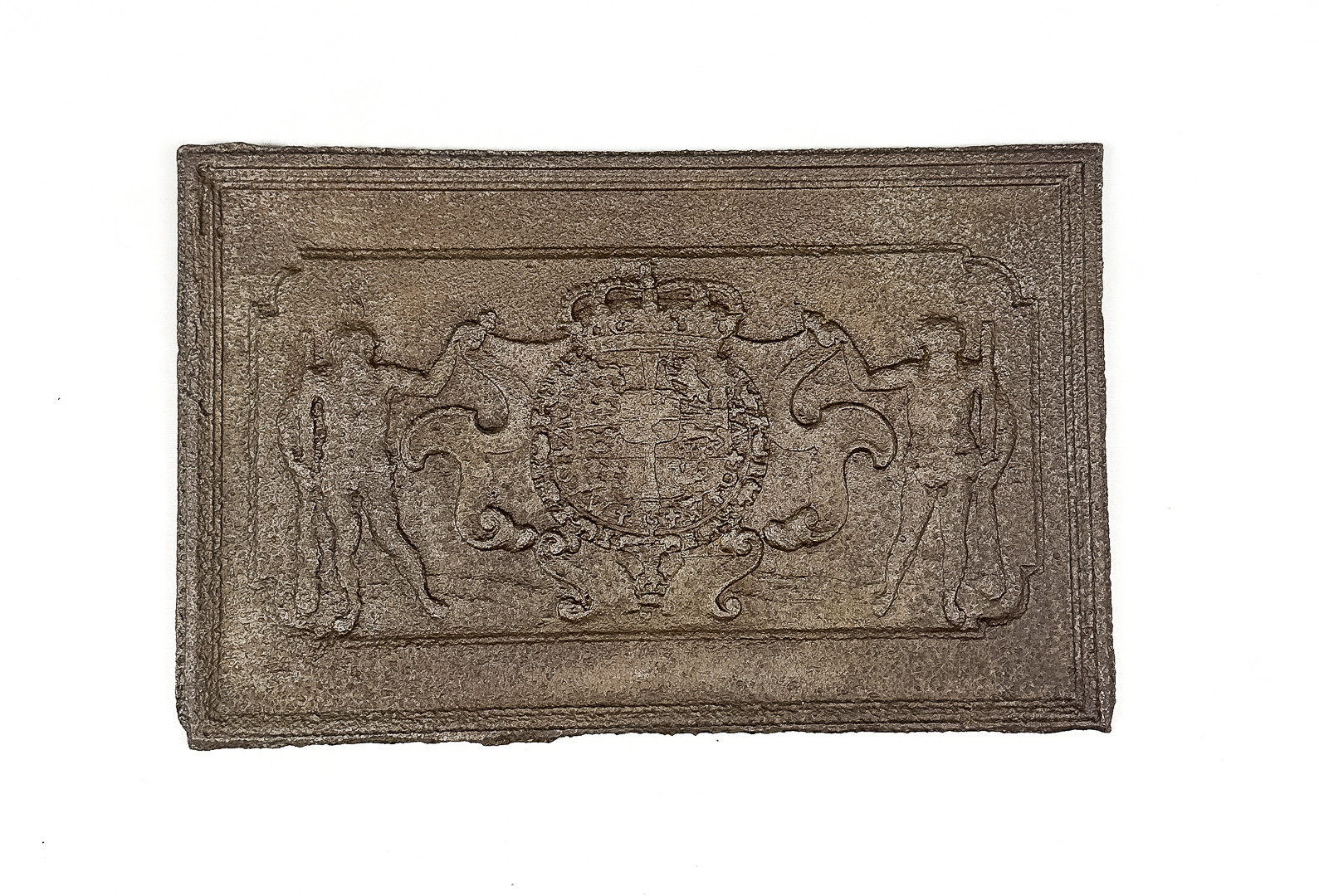 SÄTTUGNSPLATTA, gjutjärn, dekor av riksvapen samt två soldater, 1800-tal.