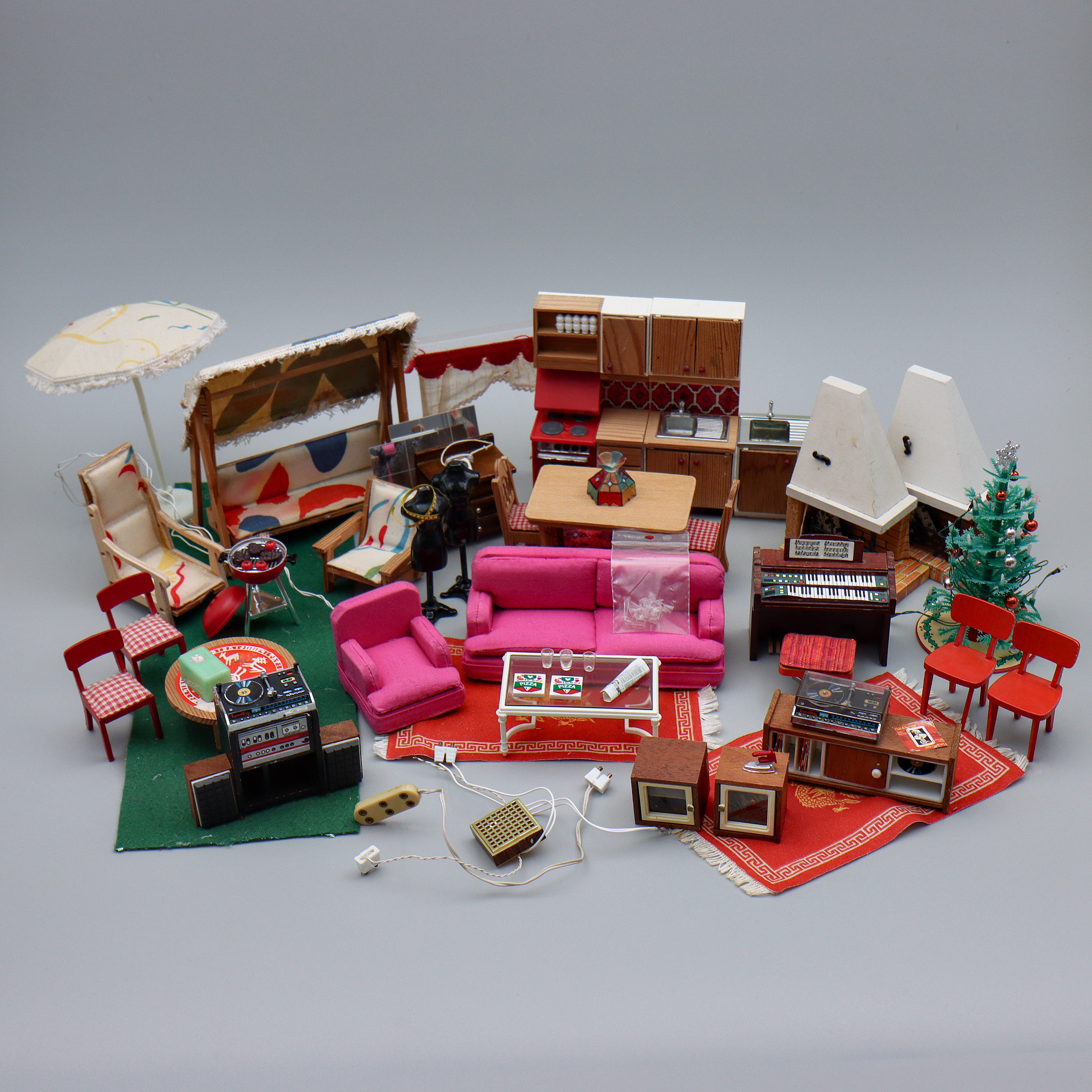 DOCKSKÅPSMÖBLER, LUNDBY "FUNKIS & TRÄDGÅRD", DIVERSE TILLBEHÖR, 1900-TAL.