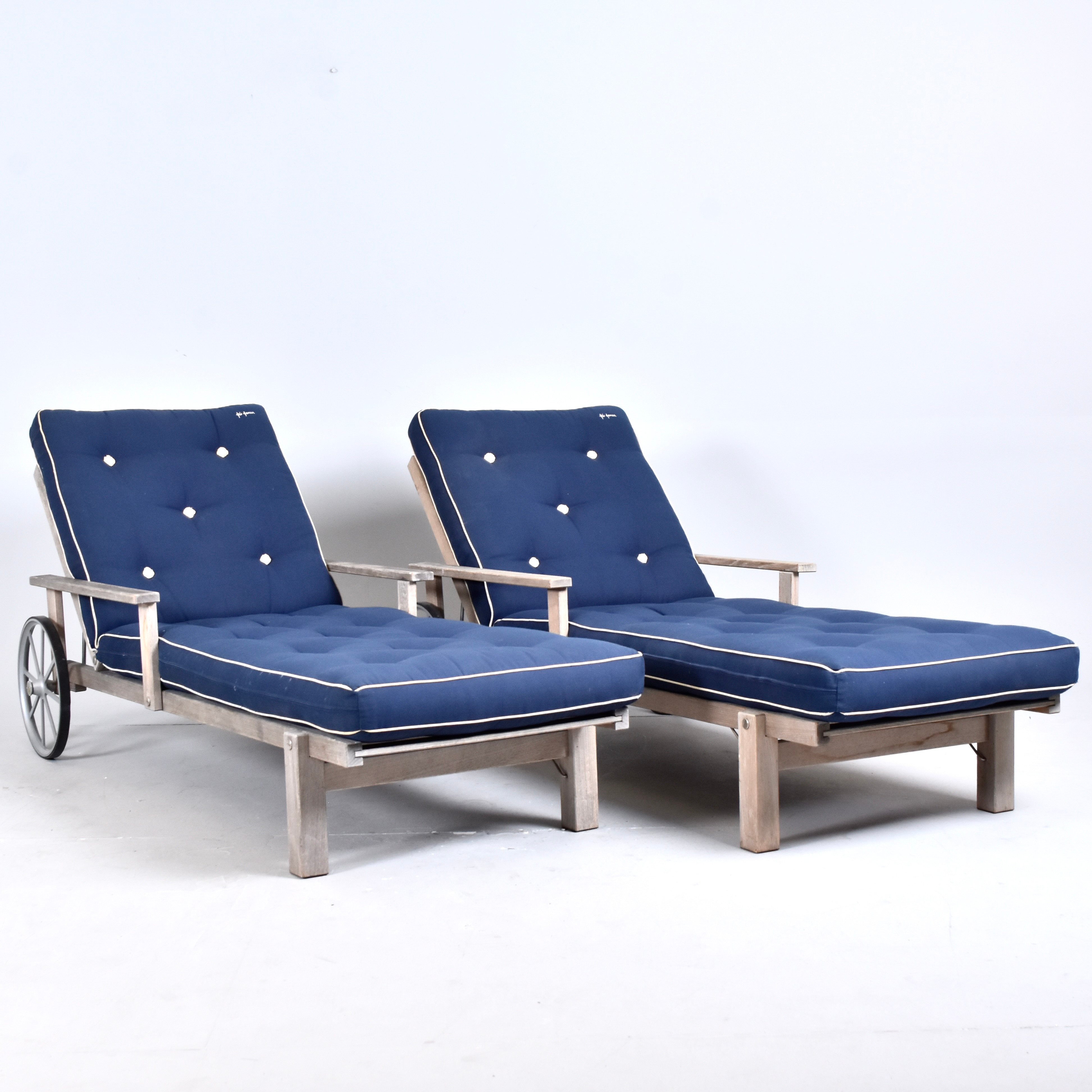 ELSA STACKELBERG. Solsängar, 2-stycken, teak, Fri Form.