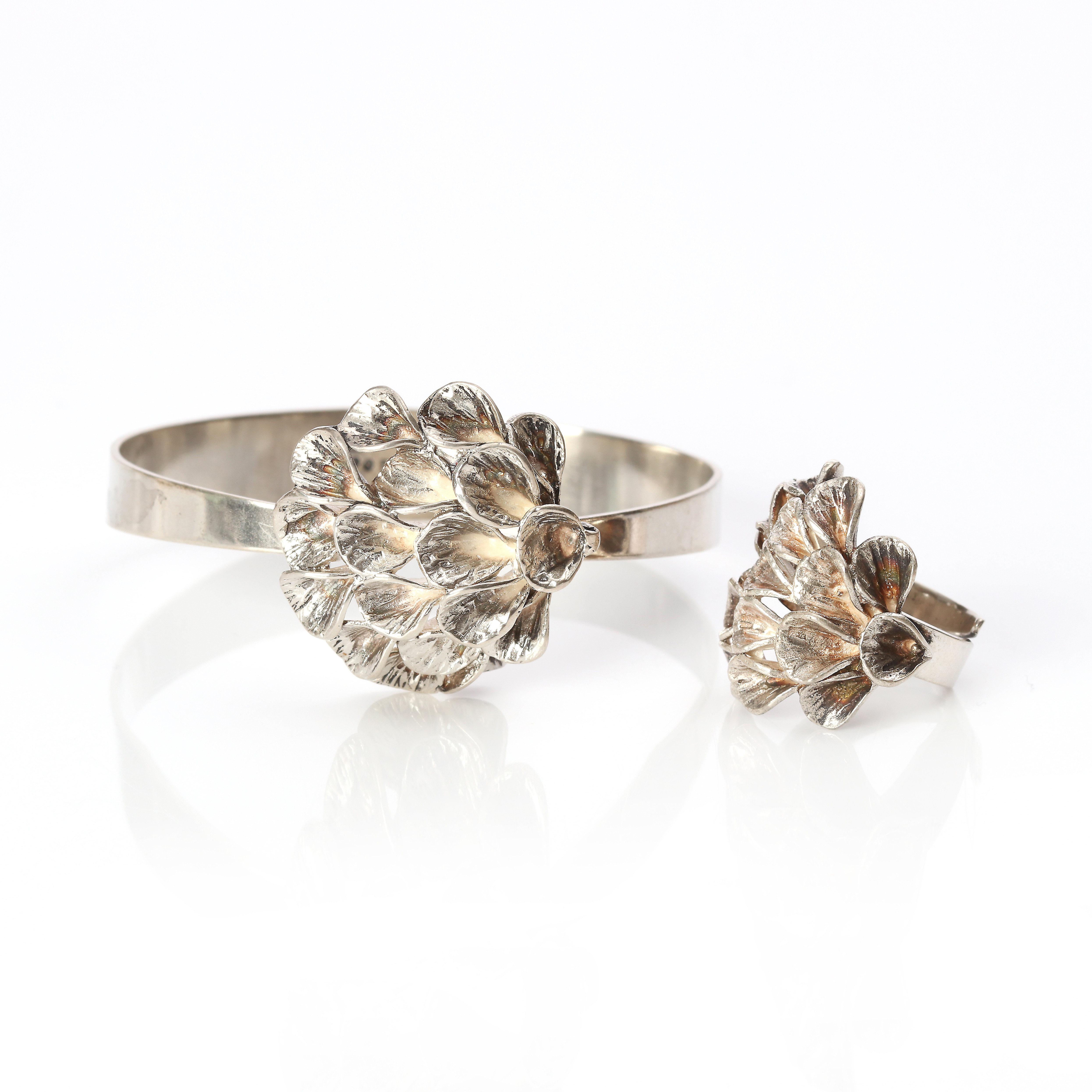 ETSUKO MINOWA, RING OCH ARMBAND. Silver, Nordisk Kokusai, Stockholm 1977.