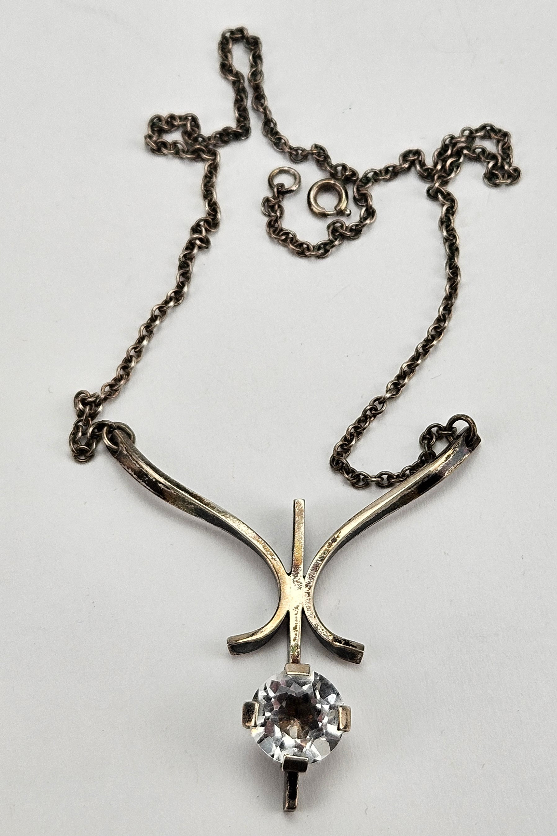 VICTOR JANSON GULDVARU AB. Collier, silver, med slipad bergkristall, Lindesberg 1967.