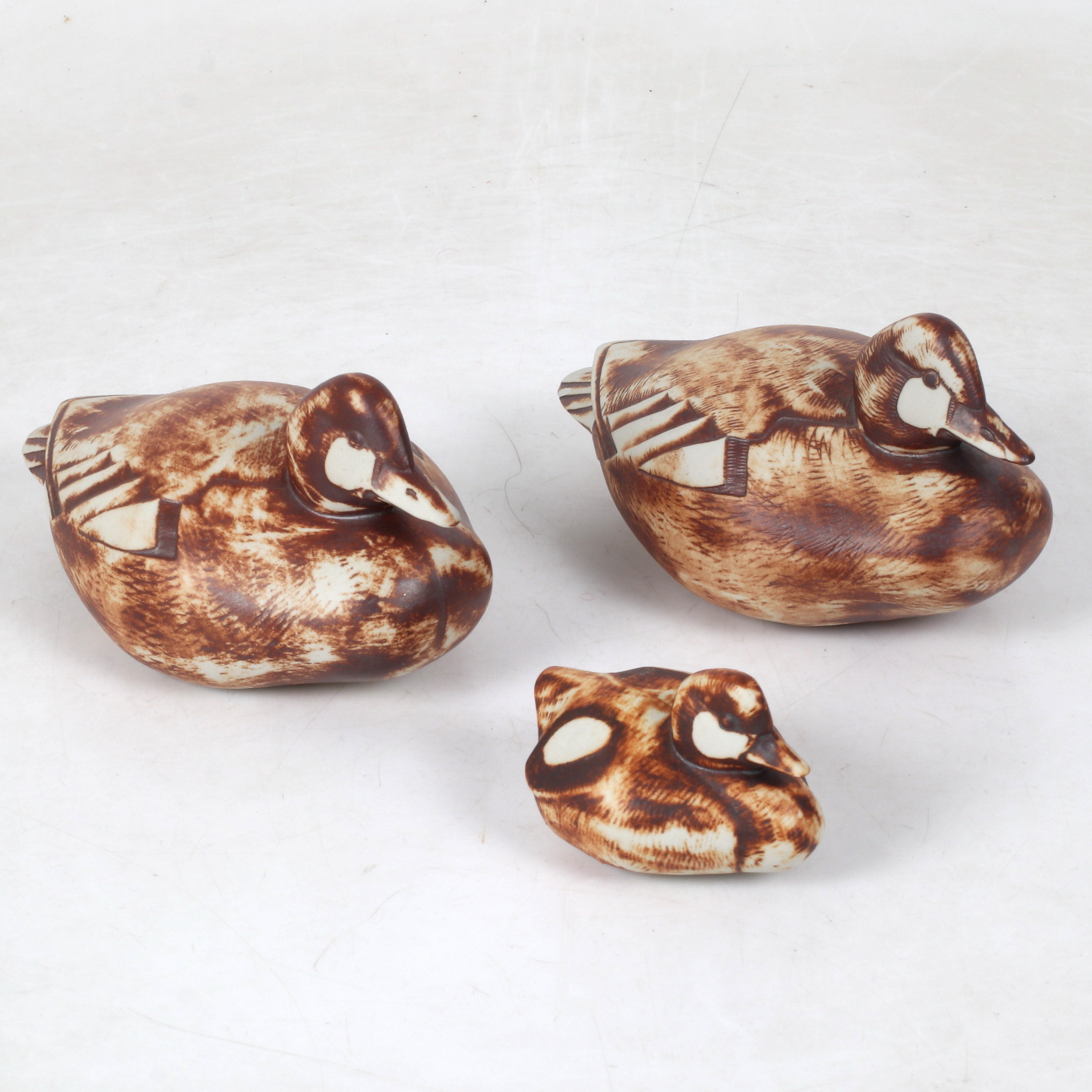 PAUL HOFF. Figuriner, 3 st, Knipor, stengods, Gustavsberg.