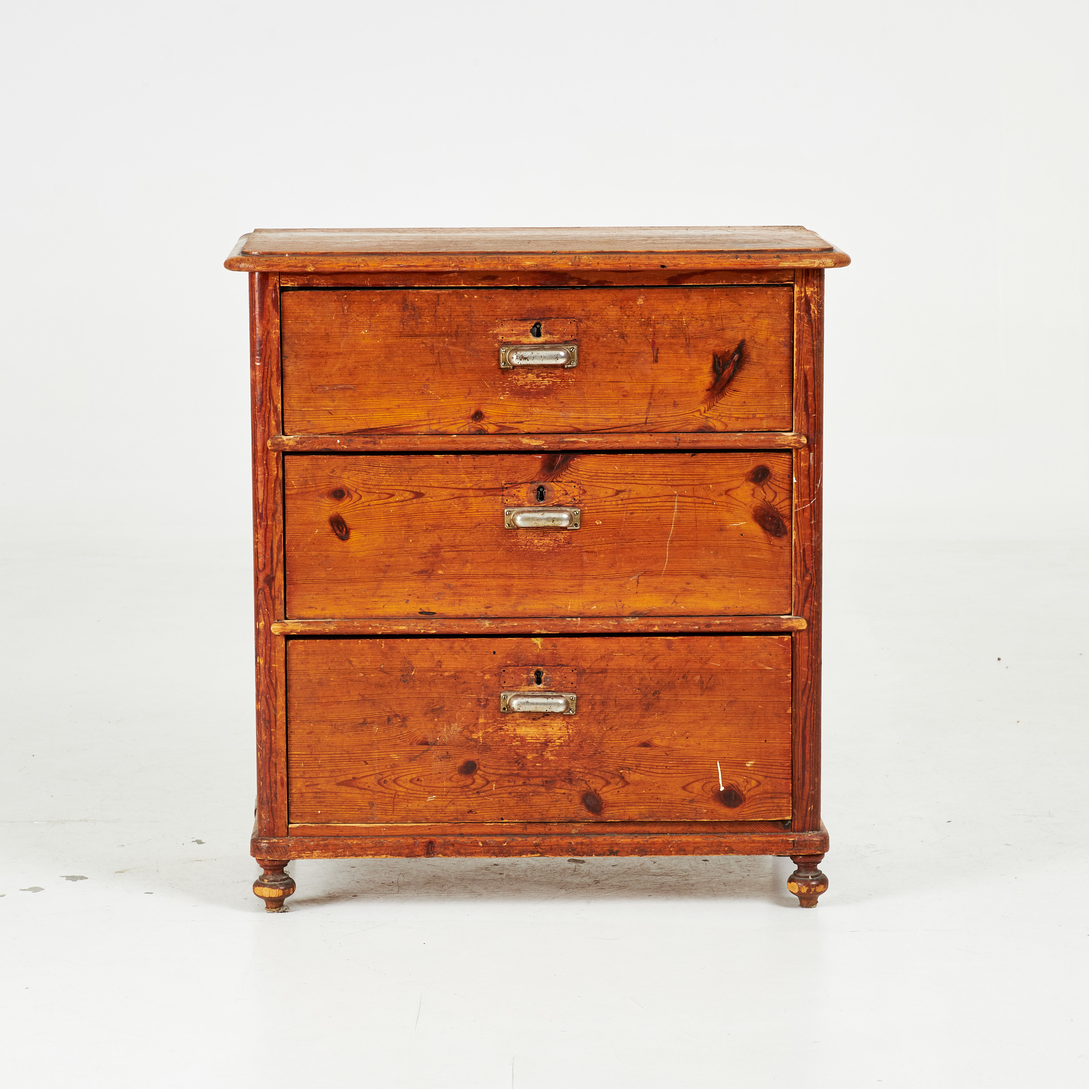 BYRÅ, omkring 1920/30-tal, 3 lådor.