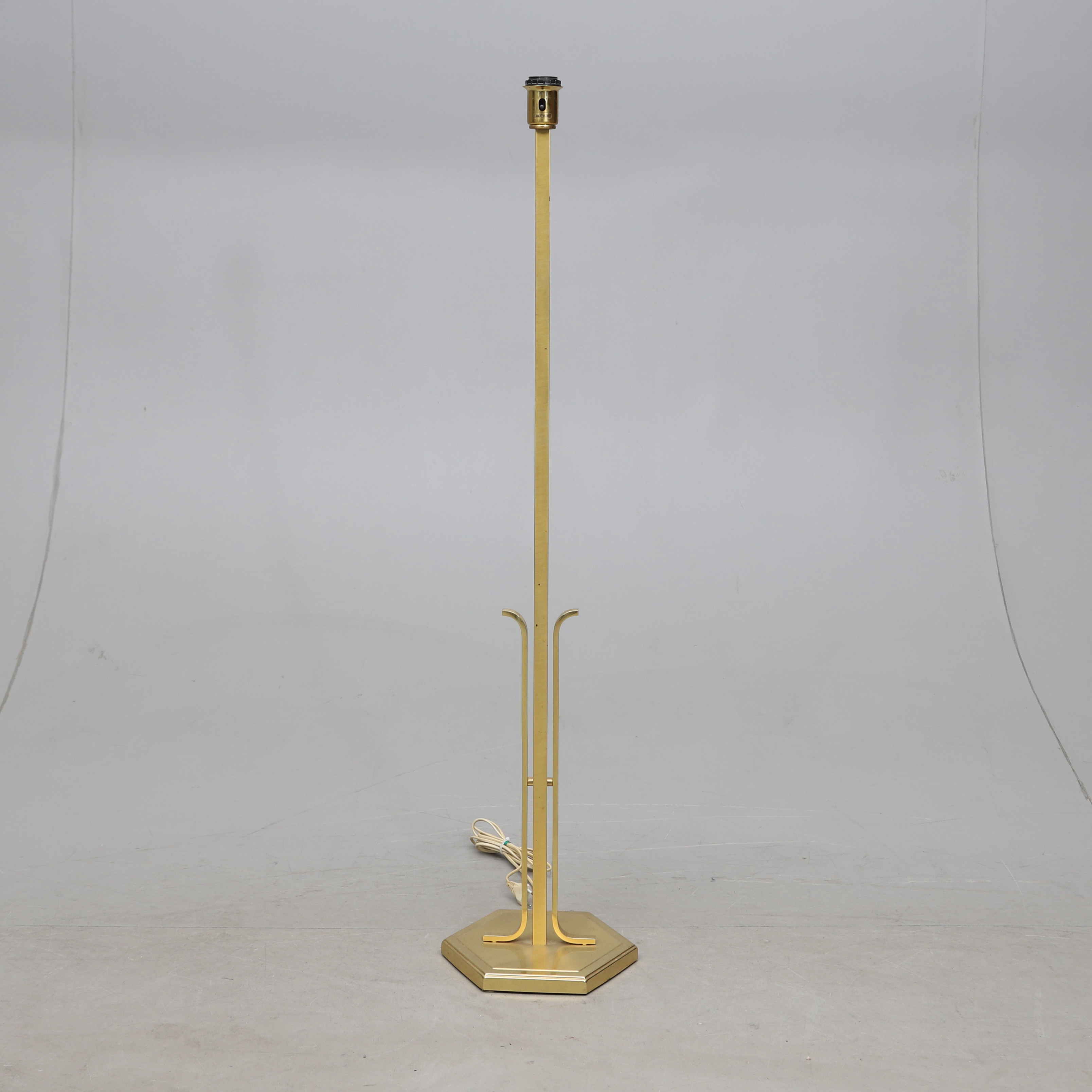 GOLVLAMPA, mässing, Aneta, 1900-talets andra hälft.