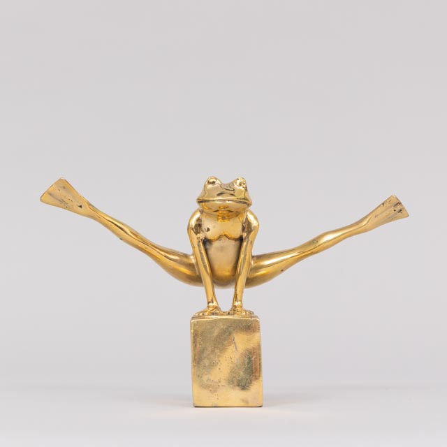 SKULPTUR, "Look at my legs", guldpatinerad brons, stämplad APG.