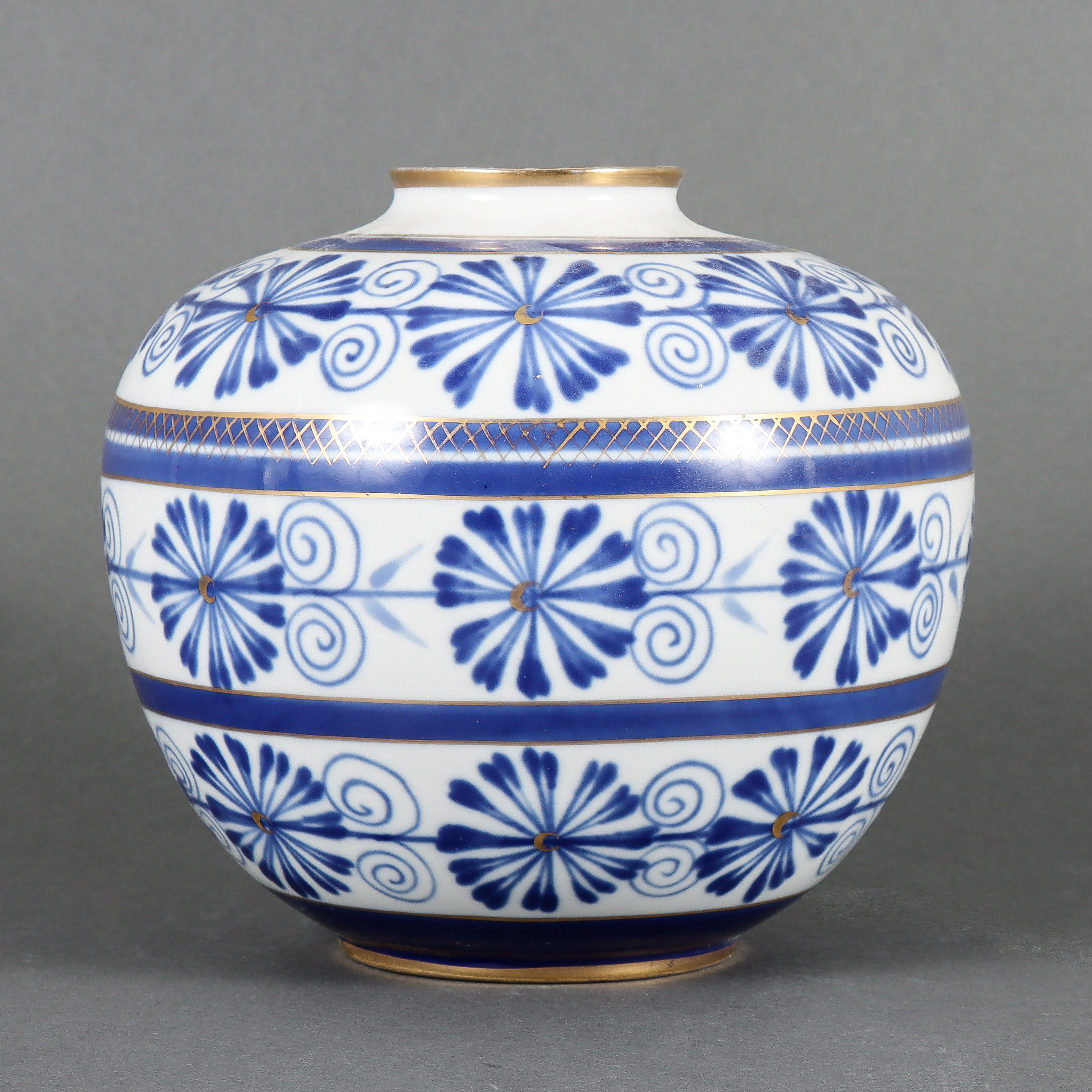 VAS porslin, Karlskrona, handmålad RR.