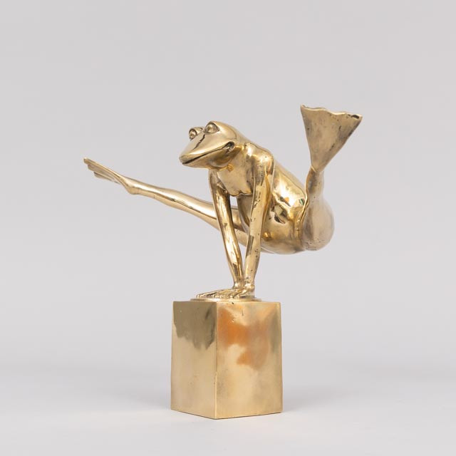 SKULPTUR, "Look at my legs", guldpatinerad brons, stämplad APG.