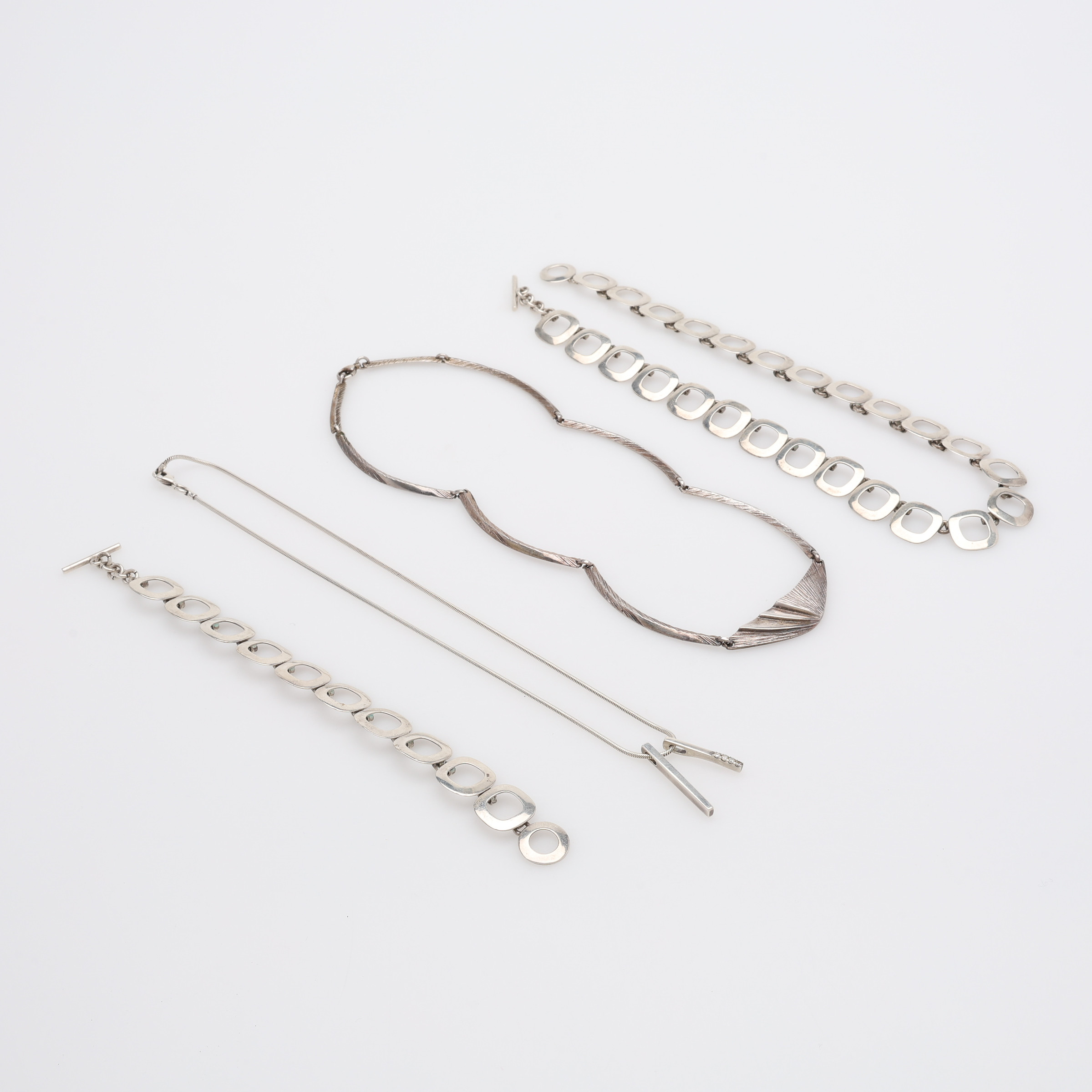 ARMBAND OCH COLLIER, 1+3 ST, totalt 82,6 g.