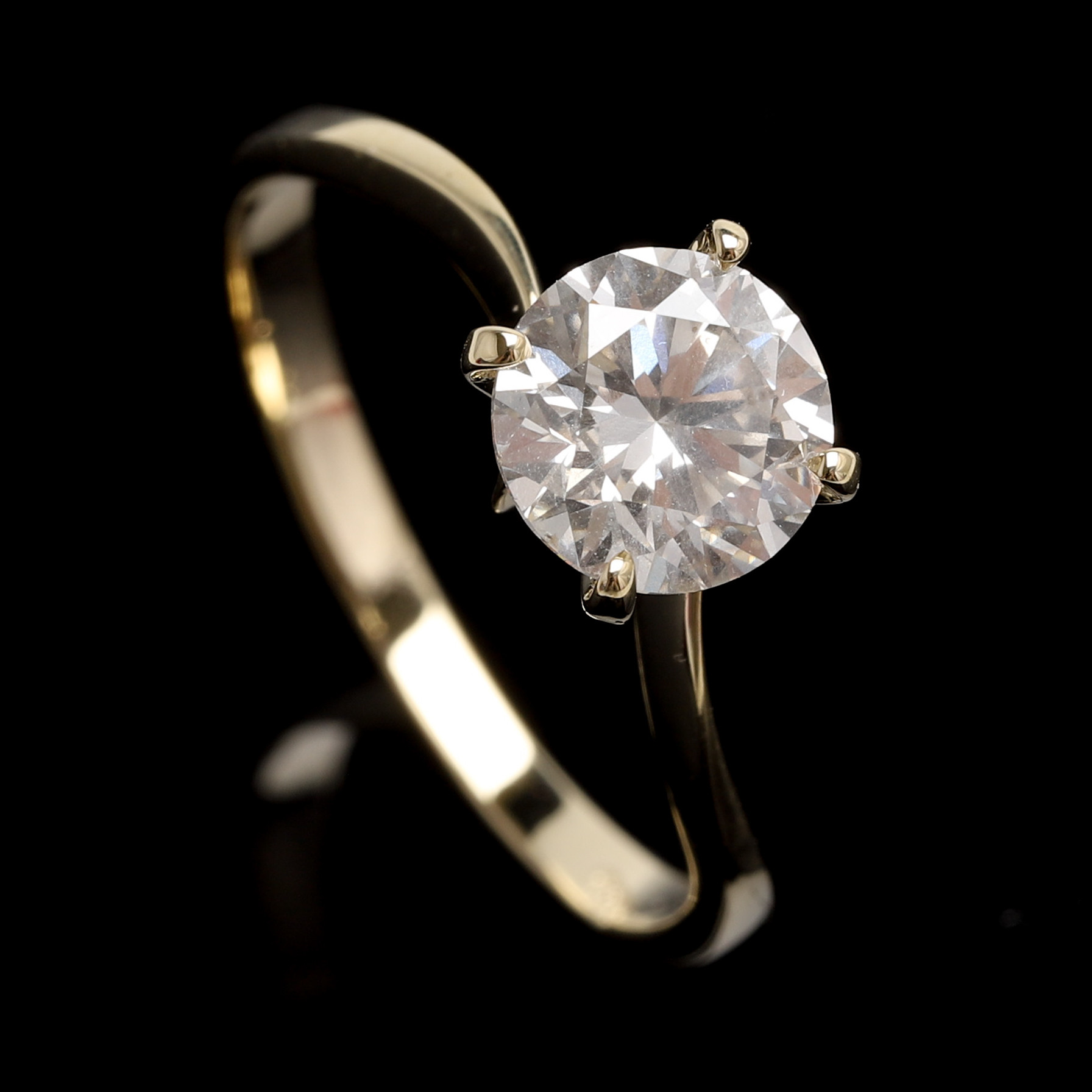 RING, 14 K guld. Briljant 1,06 ct. Vikt 1,40 gram. Certifikat från GWLAB.