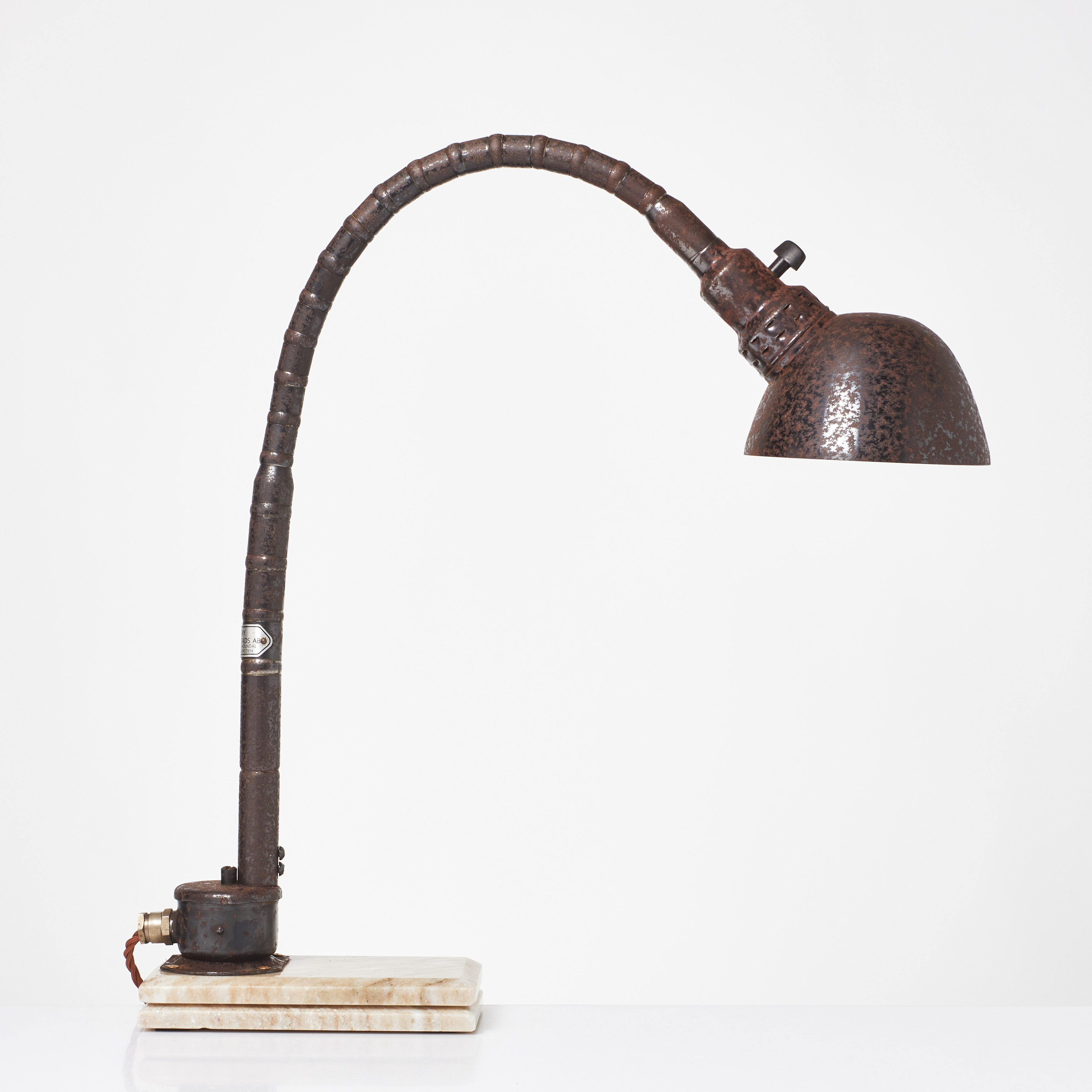 INDUSTRILAMPA, Brottby Mekaniska Verkstad, Mölndal, 1900-talets mitt, metall, monterad på marmorplatta, etikettmärkt.