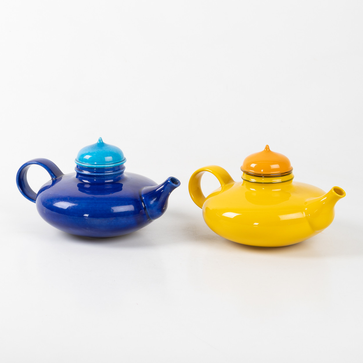 INGER PERSSON. Tekannor, 2st, "Pop", för Rörstrand.