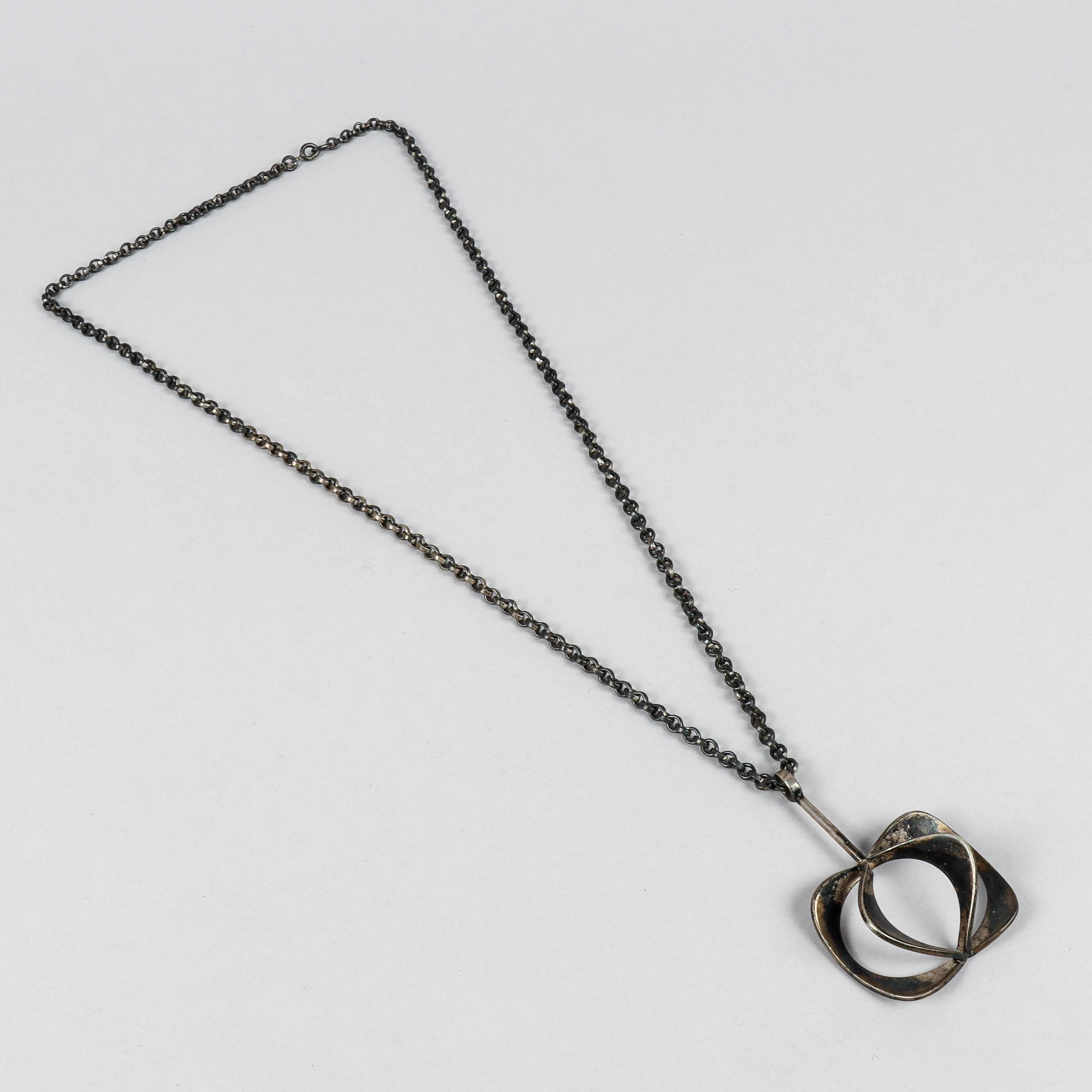 HÄNGE med halskedja, Alton, silver, sannolikt Theresia Hvorslev. 1970.