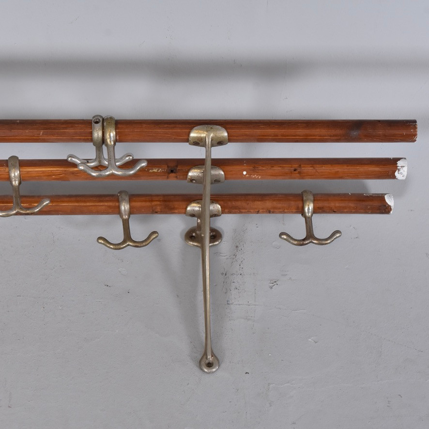 KLÄDHÄNGARE, bonad fur/metall, 1900-talets mitt.