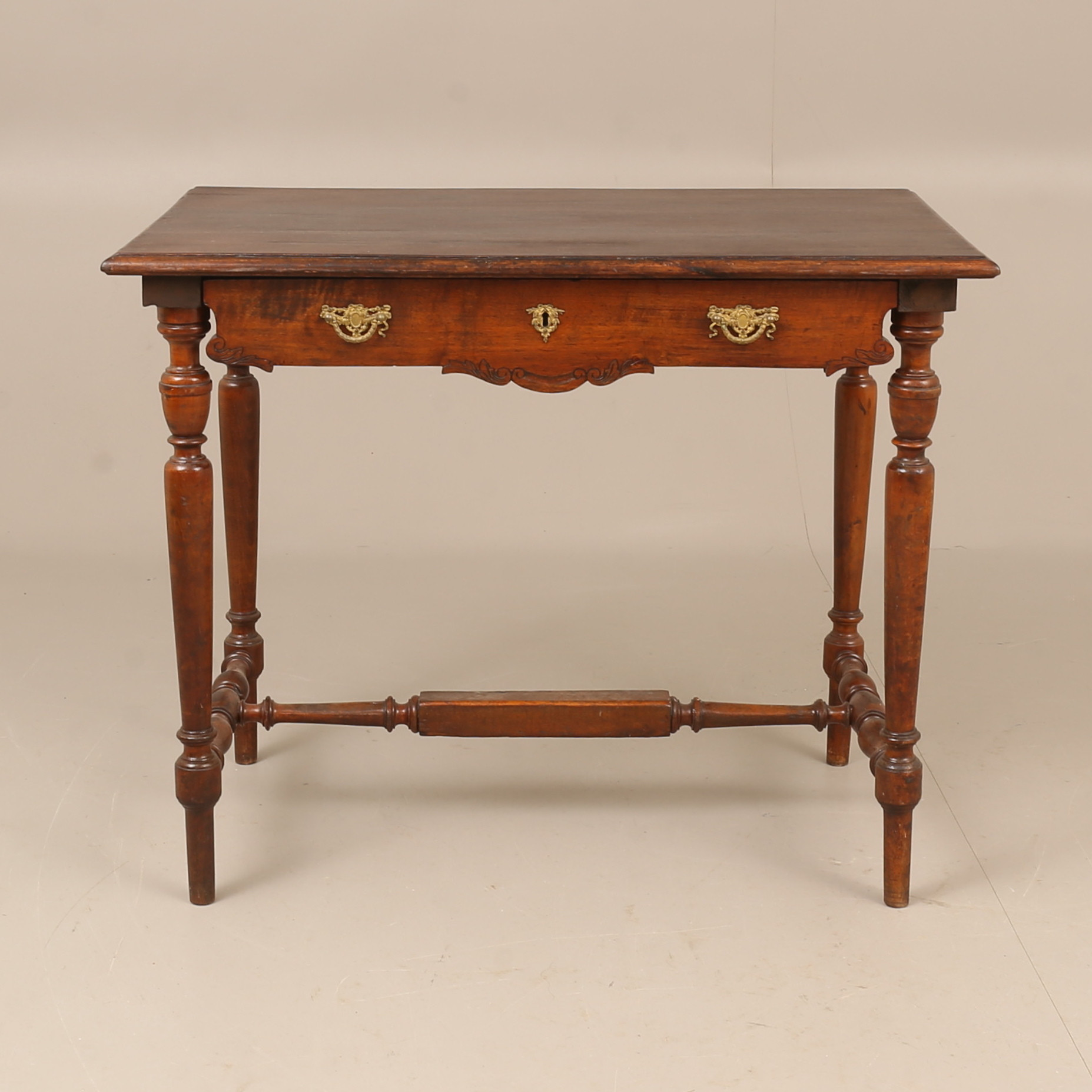 SKRIVBORD, trä, sekelskifte 1900.