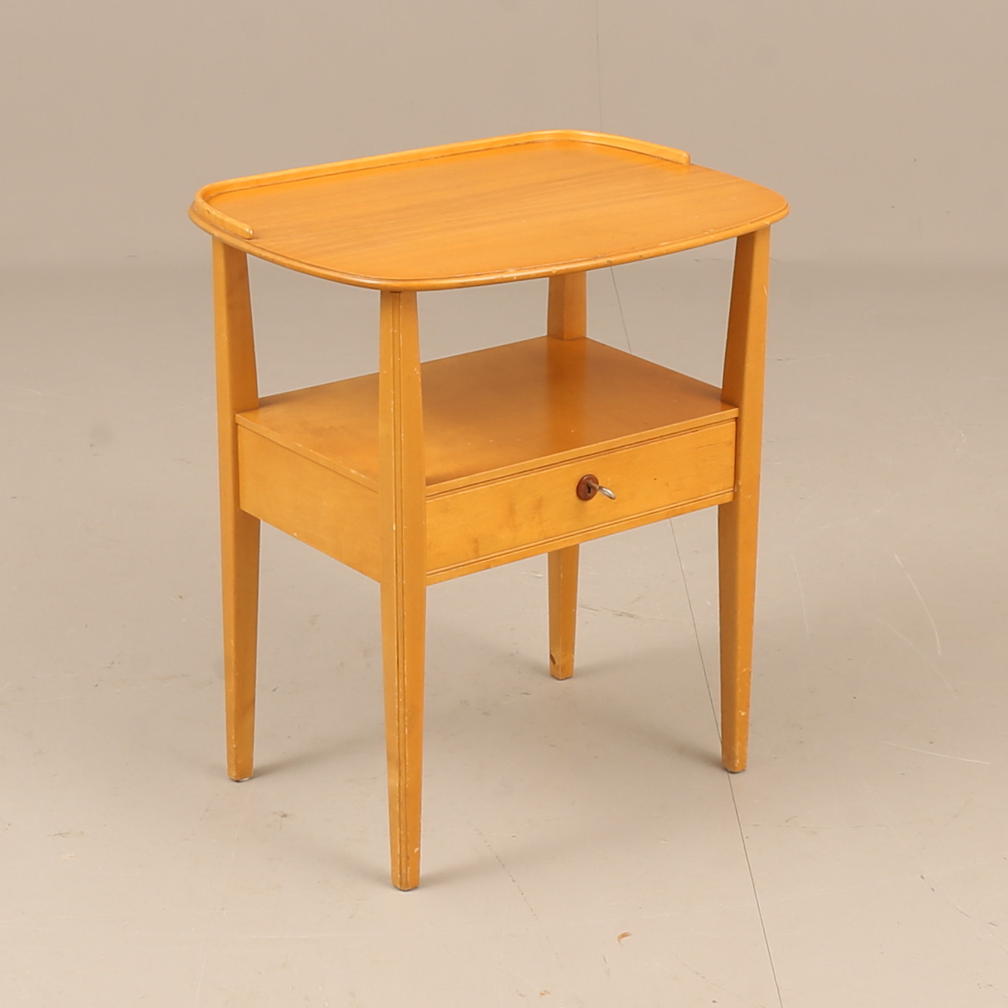 SÄNGBORD, trä, Nordiska Kompaniet, Stockholm, 1900-talets mitt.