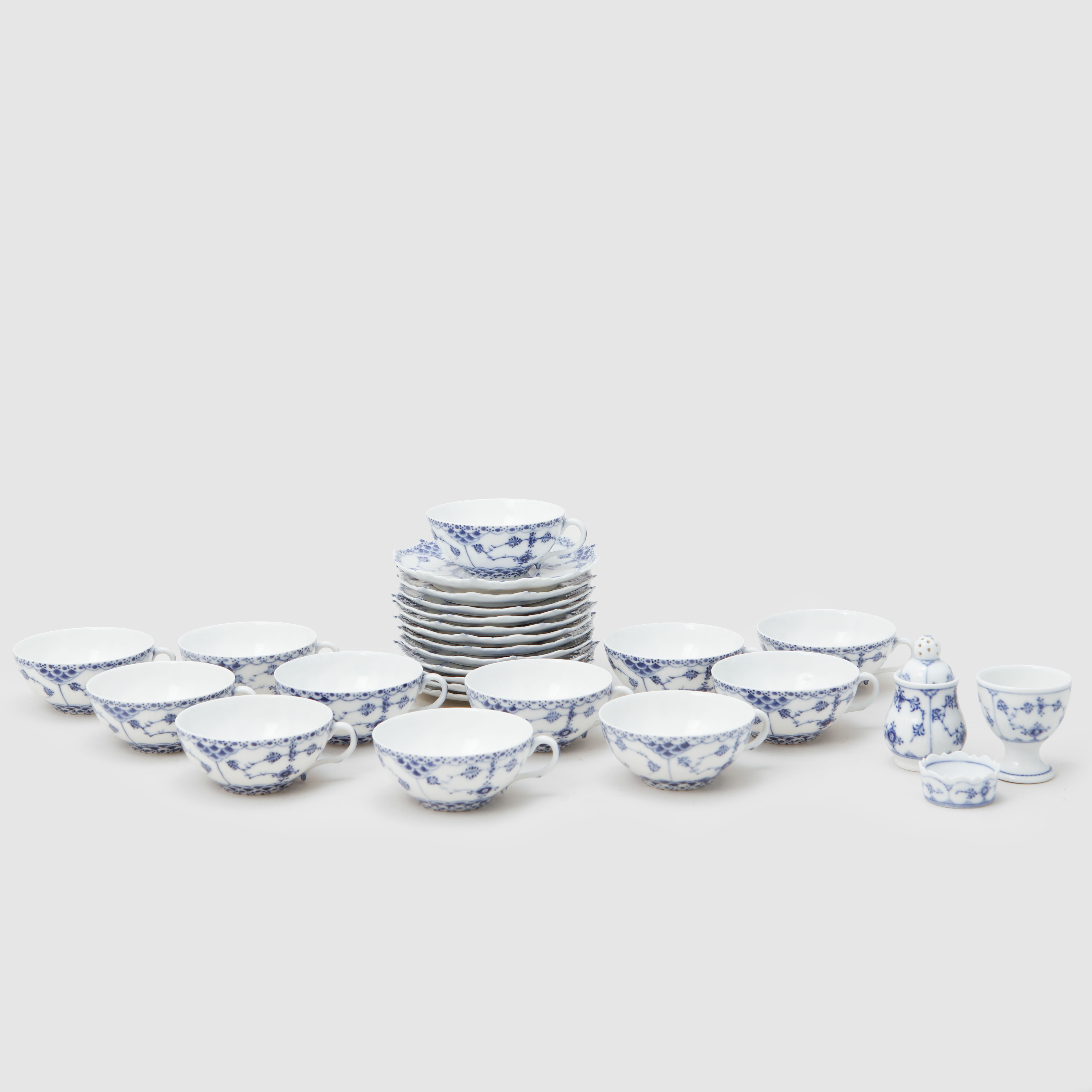 "MUSSELMALET", porslin, 16 delar, Royal Copenhagen.