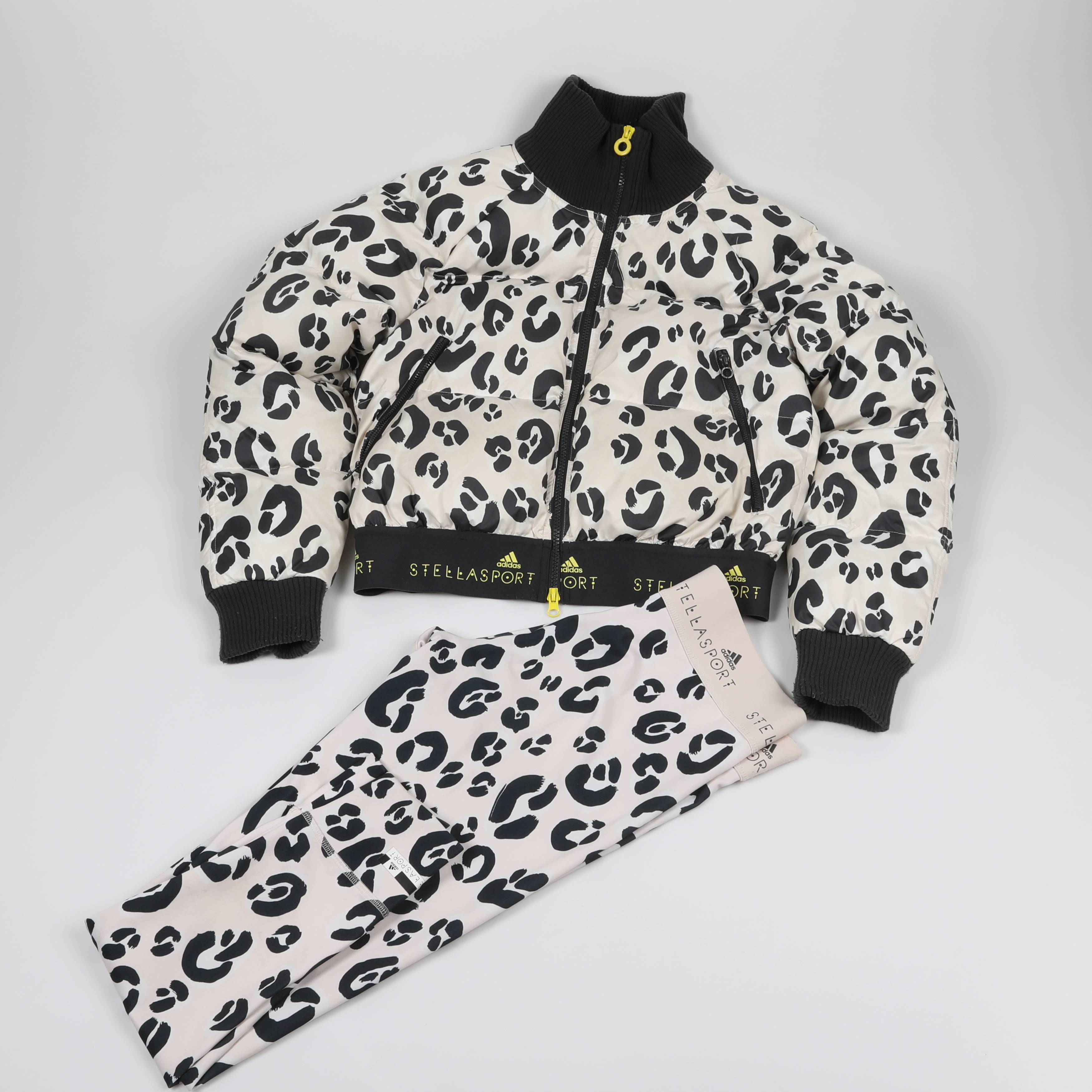 STELLA MCCARTNEY. Täckjacka och tights, "StellaSport", Adidas.