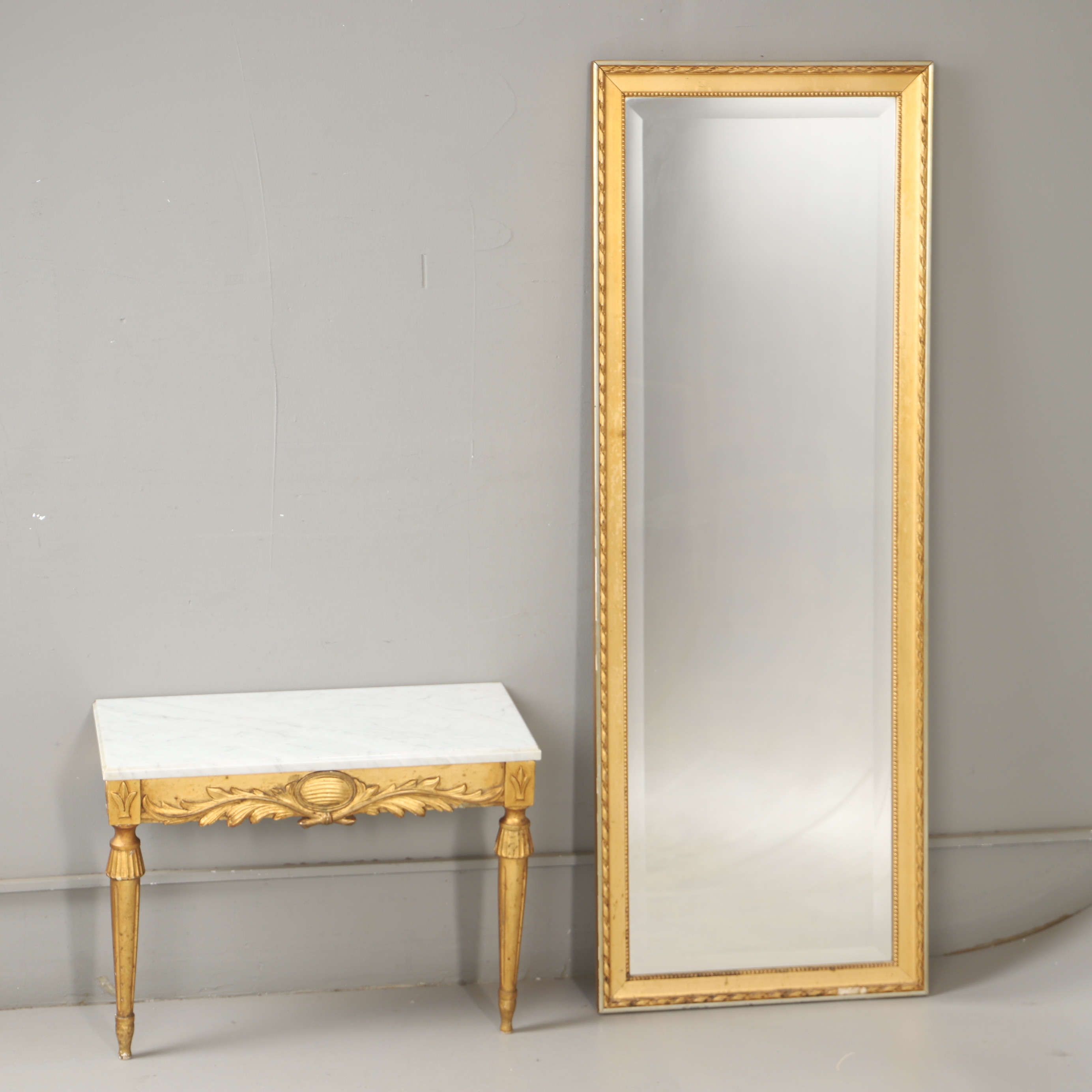 SPEGEL MED KONSOLBORD, förgylld med stenskiva, 1900-tal.