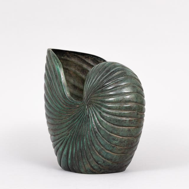 SKULPTUR/VAS, "Nautilus", grönpatinerad brons, Art People Gallery Sweden, Stämplad APG.