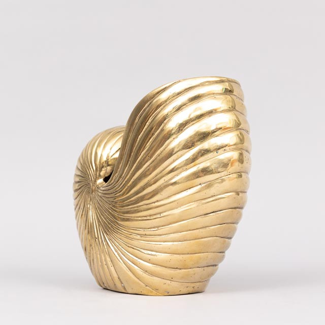 SKULPTUR/VAS, "Nautilus", guldpatinerad brons, Art People Gallery Sweden, Stämplad APG.