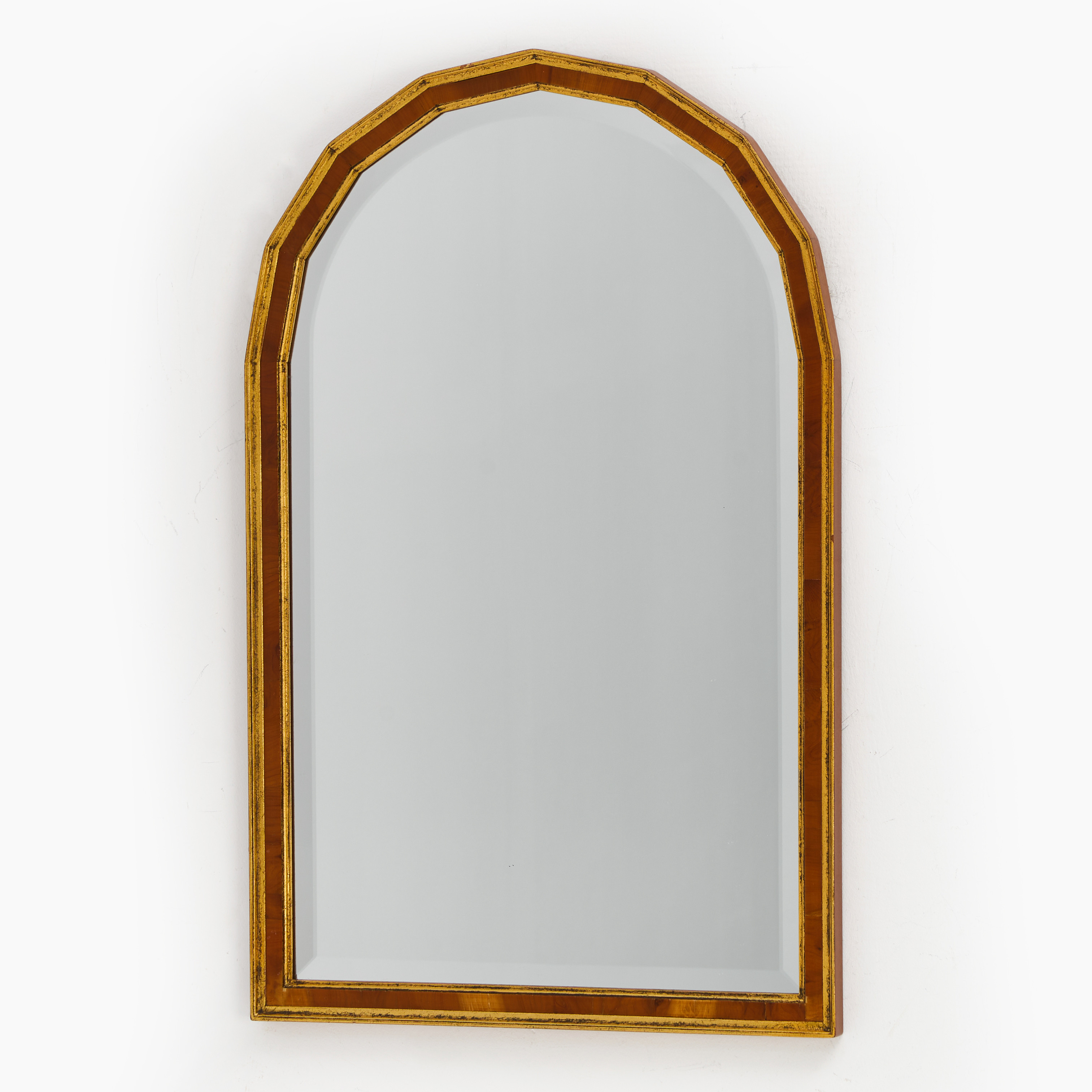SPEGEL, facettslipat glas, ram i valnötsfanér med bronsering, 1900-talets andra hälft.