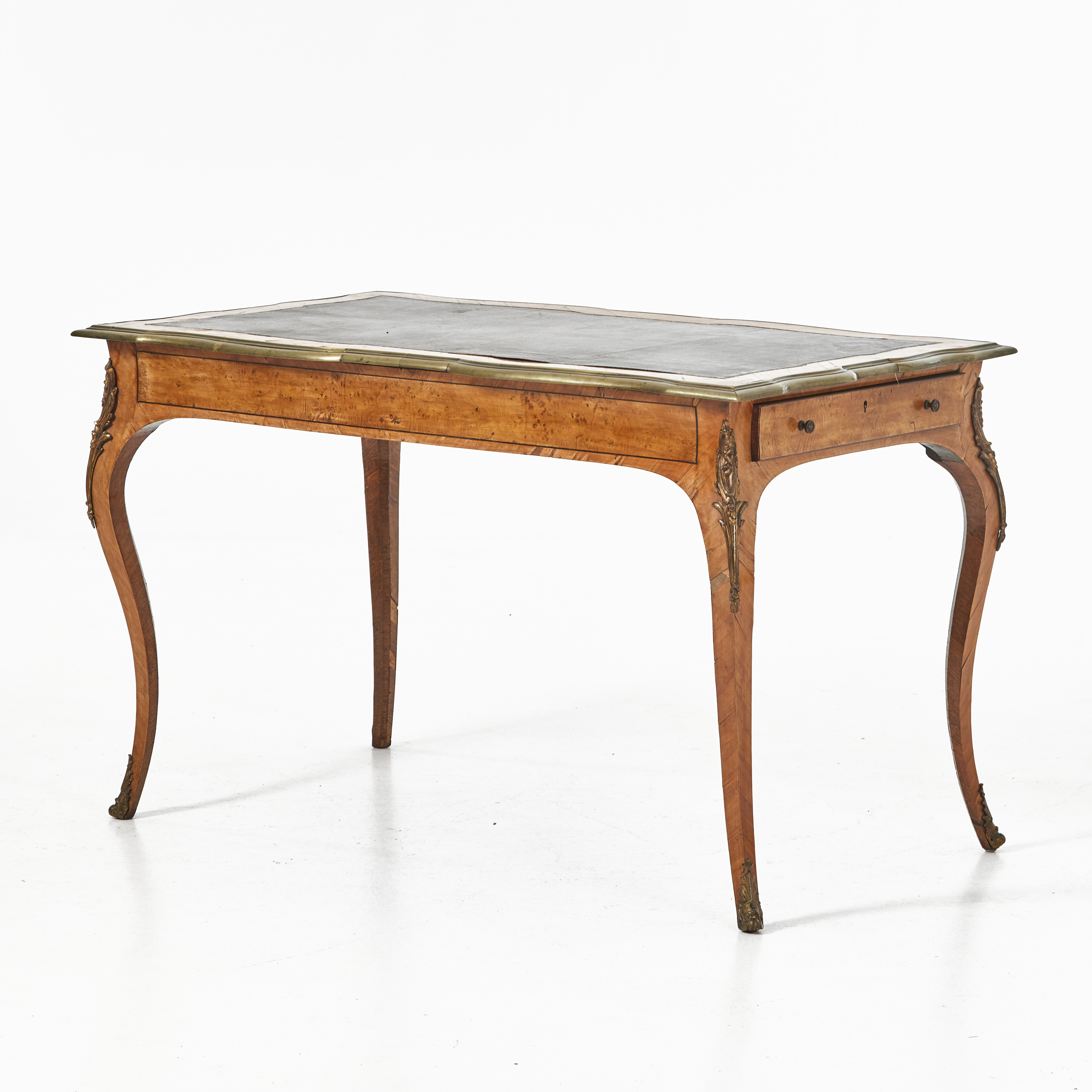 SKRIVBORD, 1700-tal, Louis XV, Frankrike, fanerad i valnöt, beslag i brons, 2 lådor, delvis läderklädd skiva.