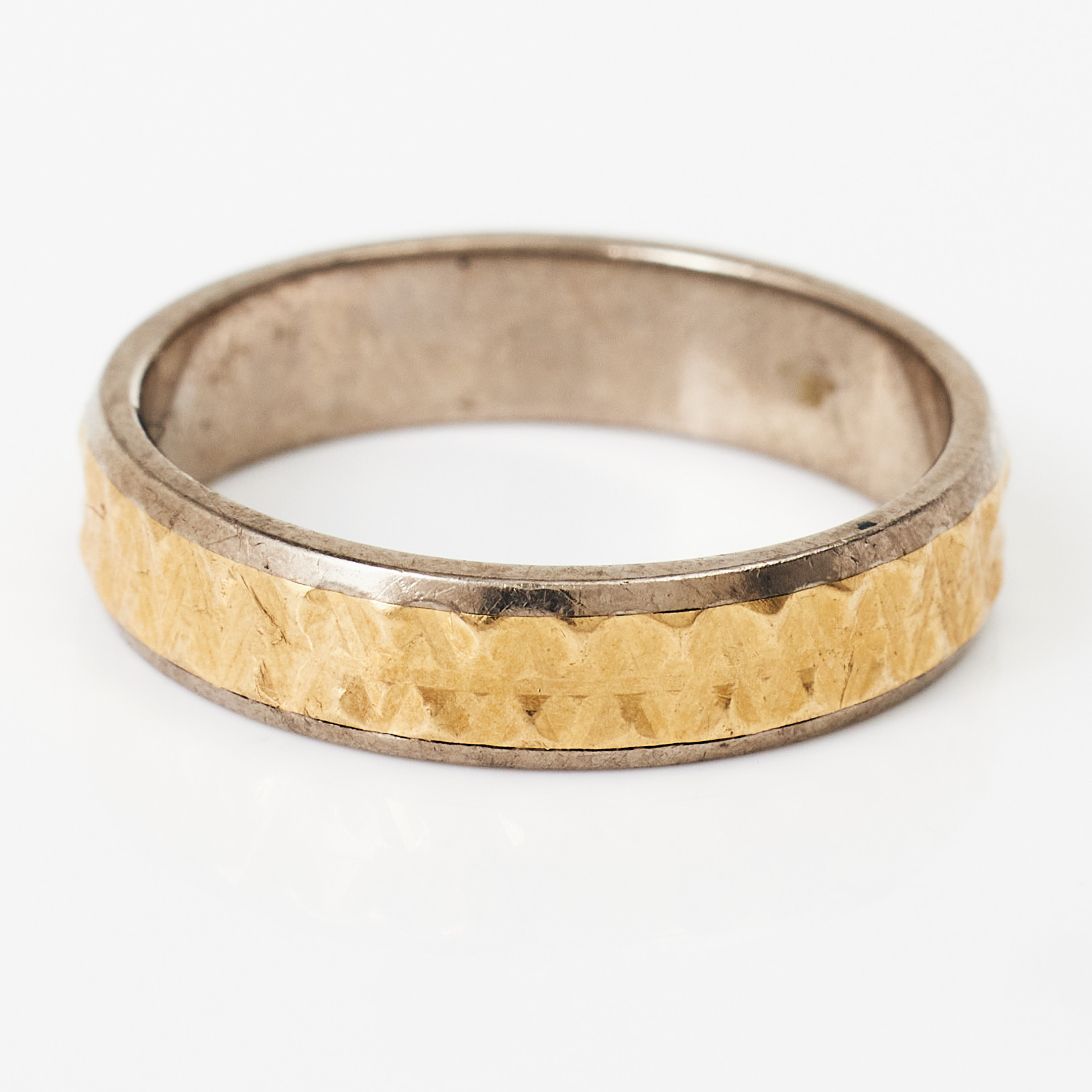 RING, 18 k röd/vitguld, utländska stämplar.