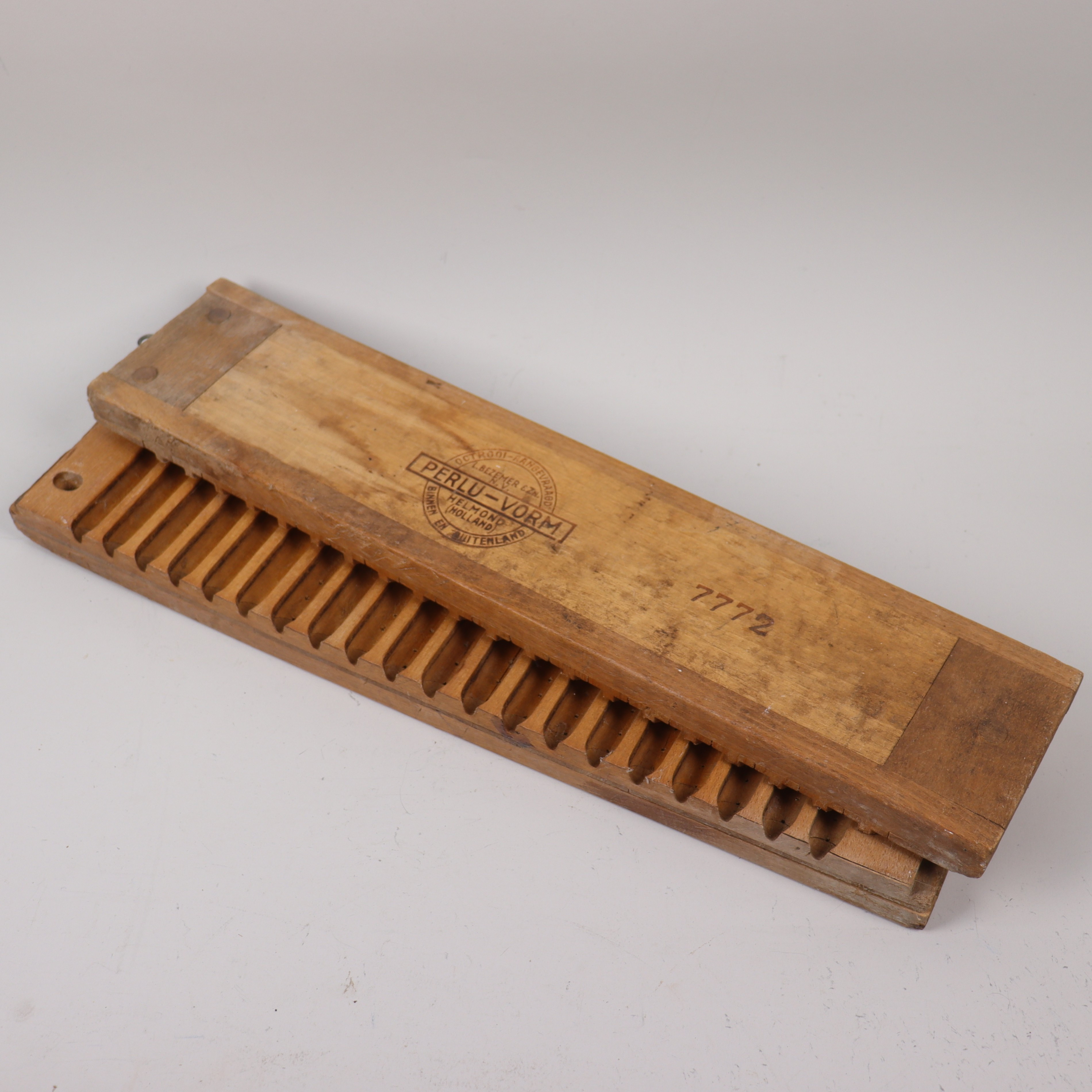 CIGARRPRESS -/FORM, Perlu-Vorm, L. Bezemer & Zn, Helmond, Holland, 1900-talets första hälft.