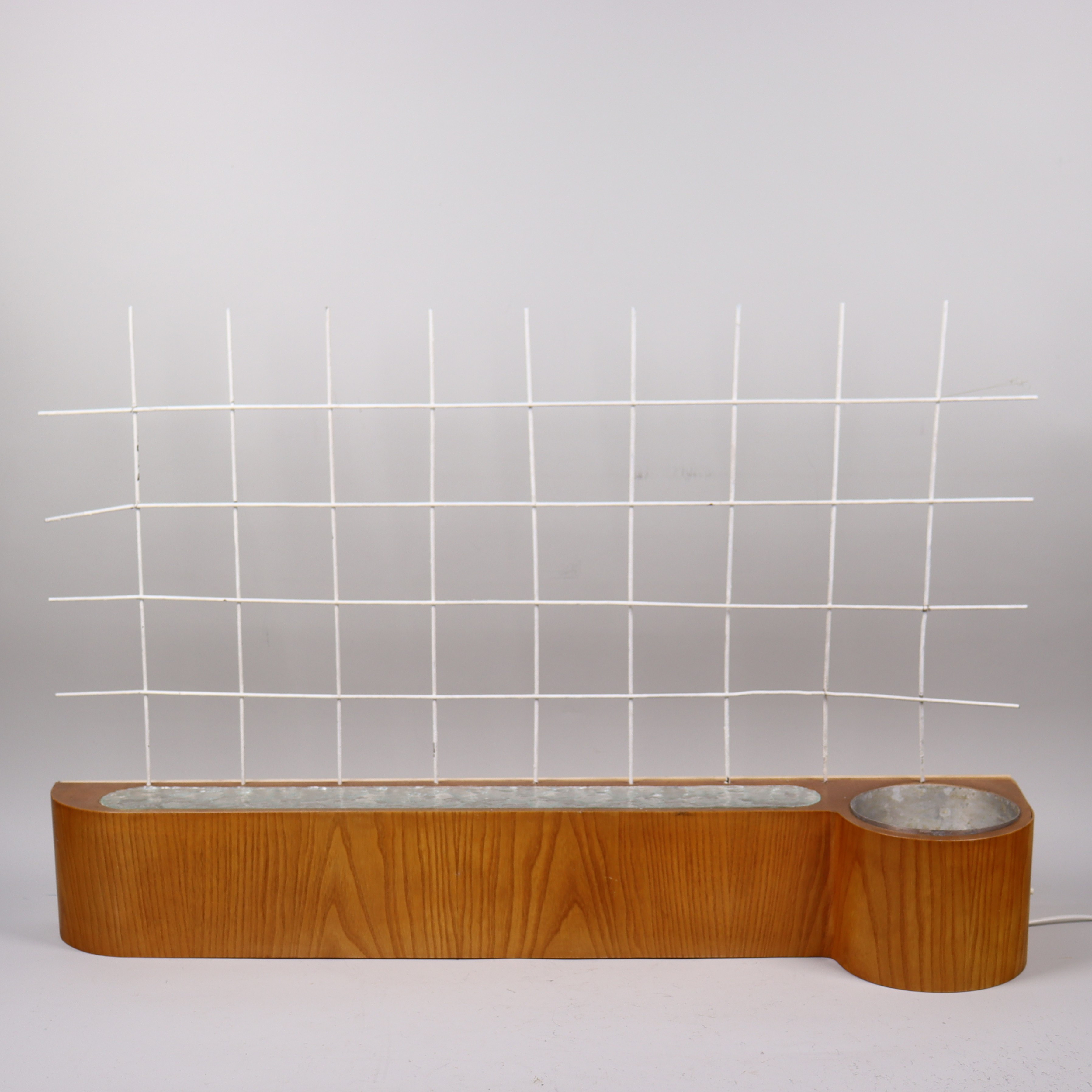 VÄGGSPALJE, teak med ytterfoder i zink samt belysning, 1950/60-tal.