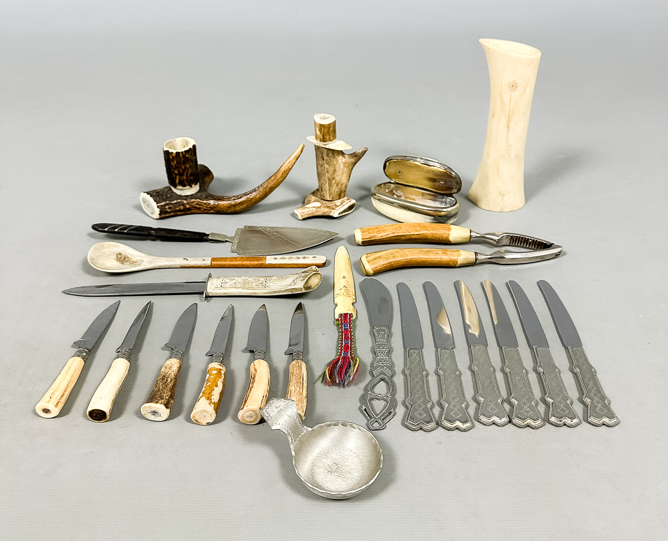 SAMISK KONST & HANDVERK, kuriosa 23 delar, Sameslöjd.