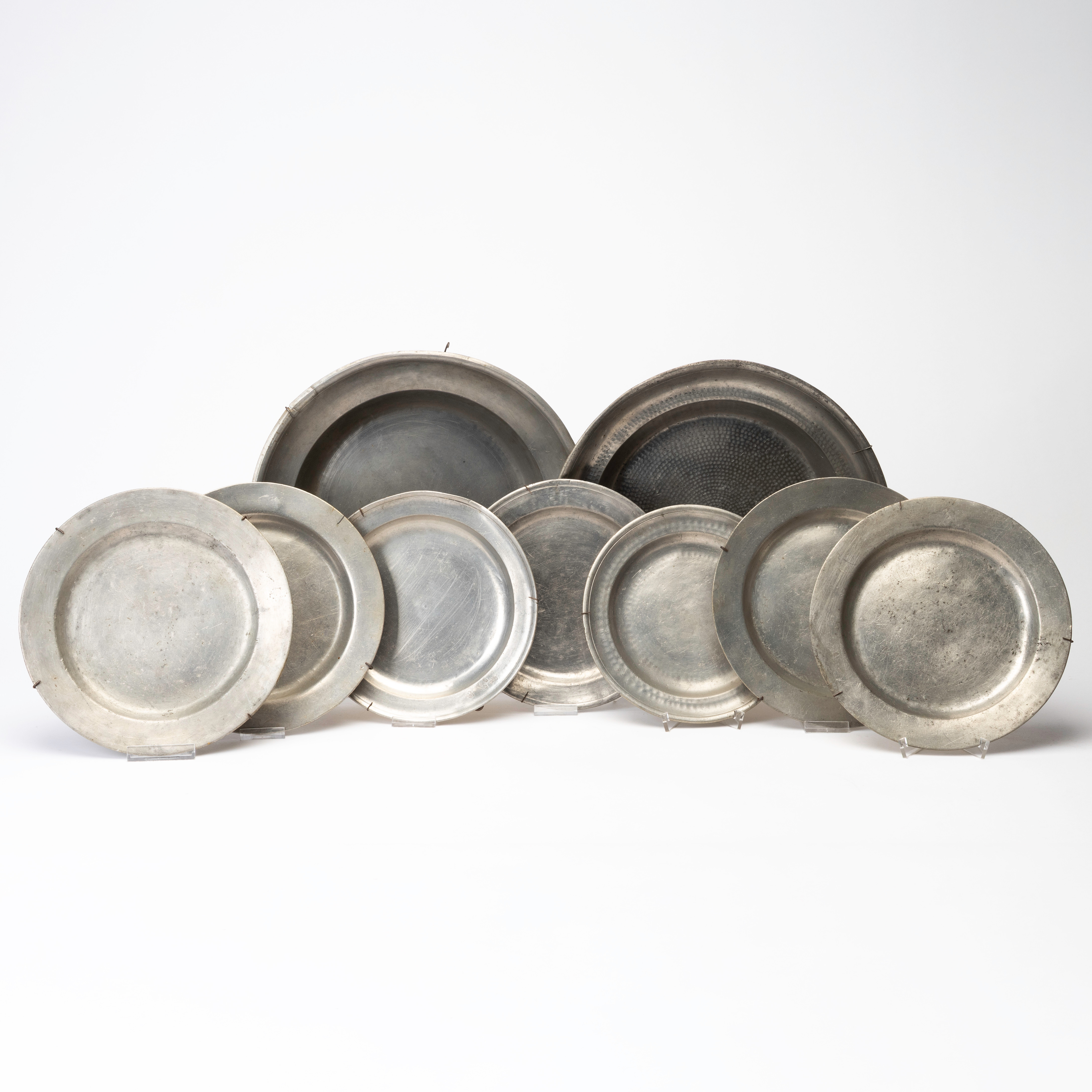 FAT 7 st samt SKÅLAR 2 st, tenn, 1700-/1800-tal.