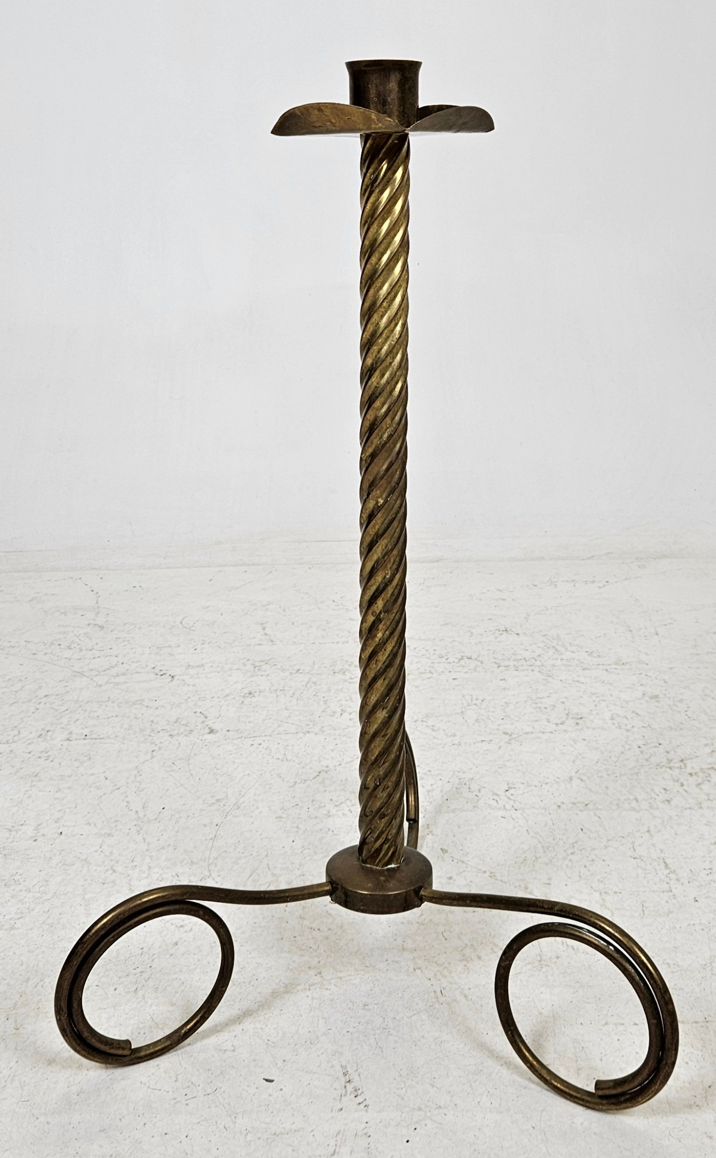 GOLVLJUSSTAKE, gulmetall, 1900-tal.