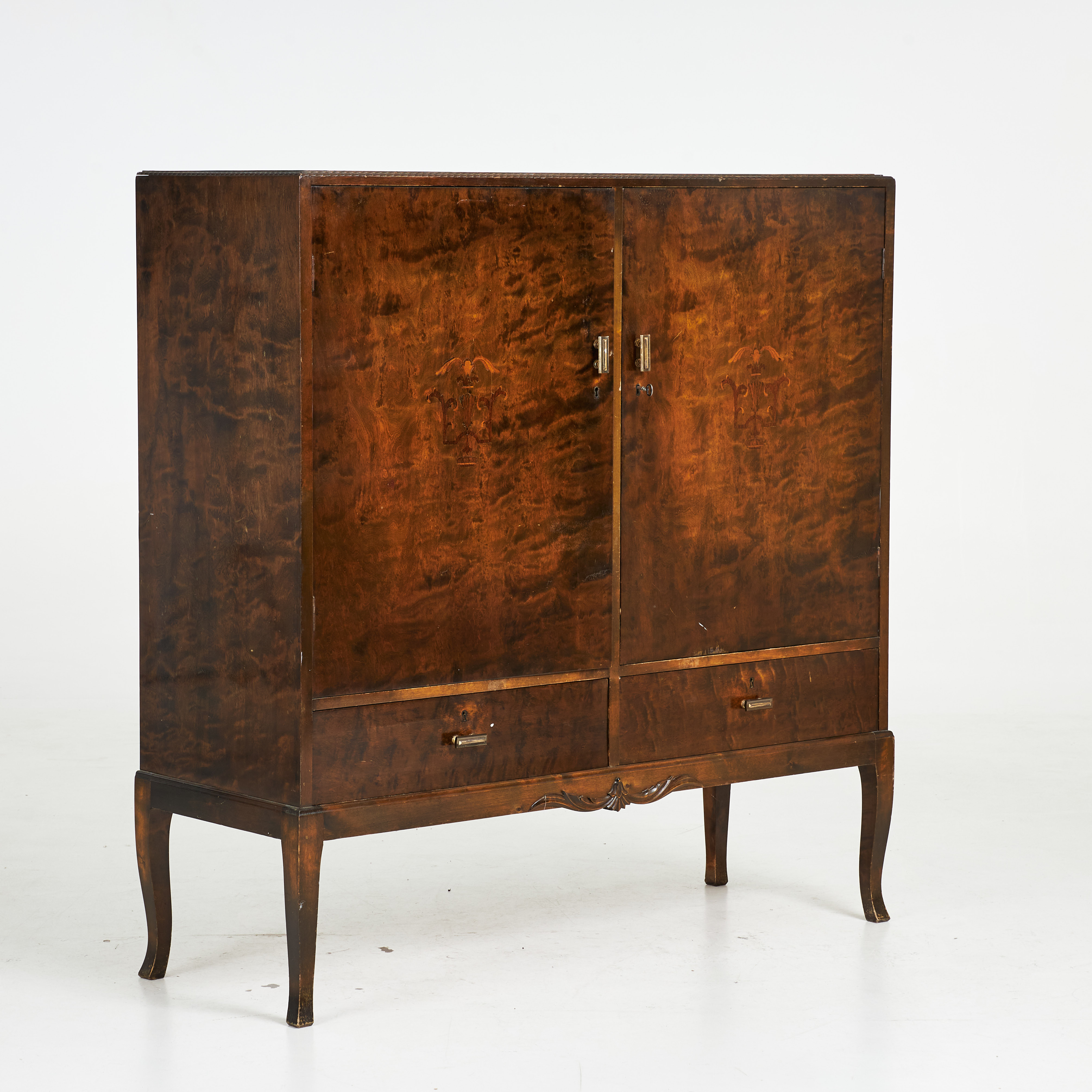 SKÅP. Swedish Grace, bonad björk, 1900-talets första hälft.