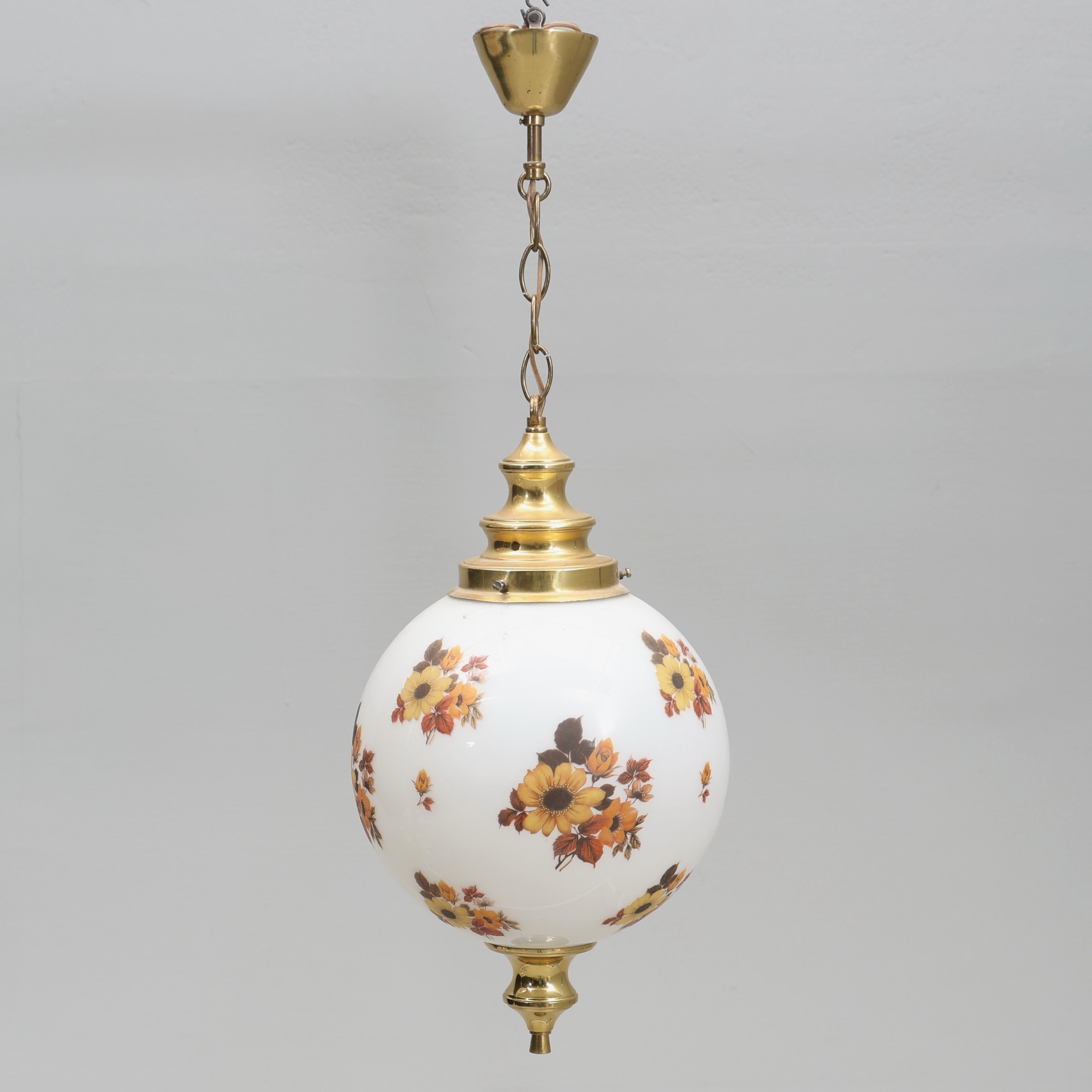 TAKLAMPA, klot, glas/mässing, 1900-tal.