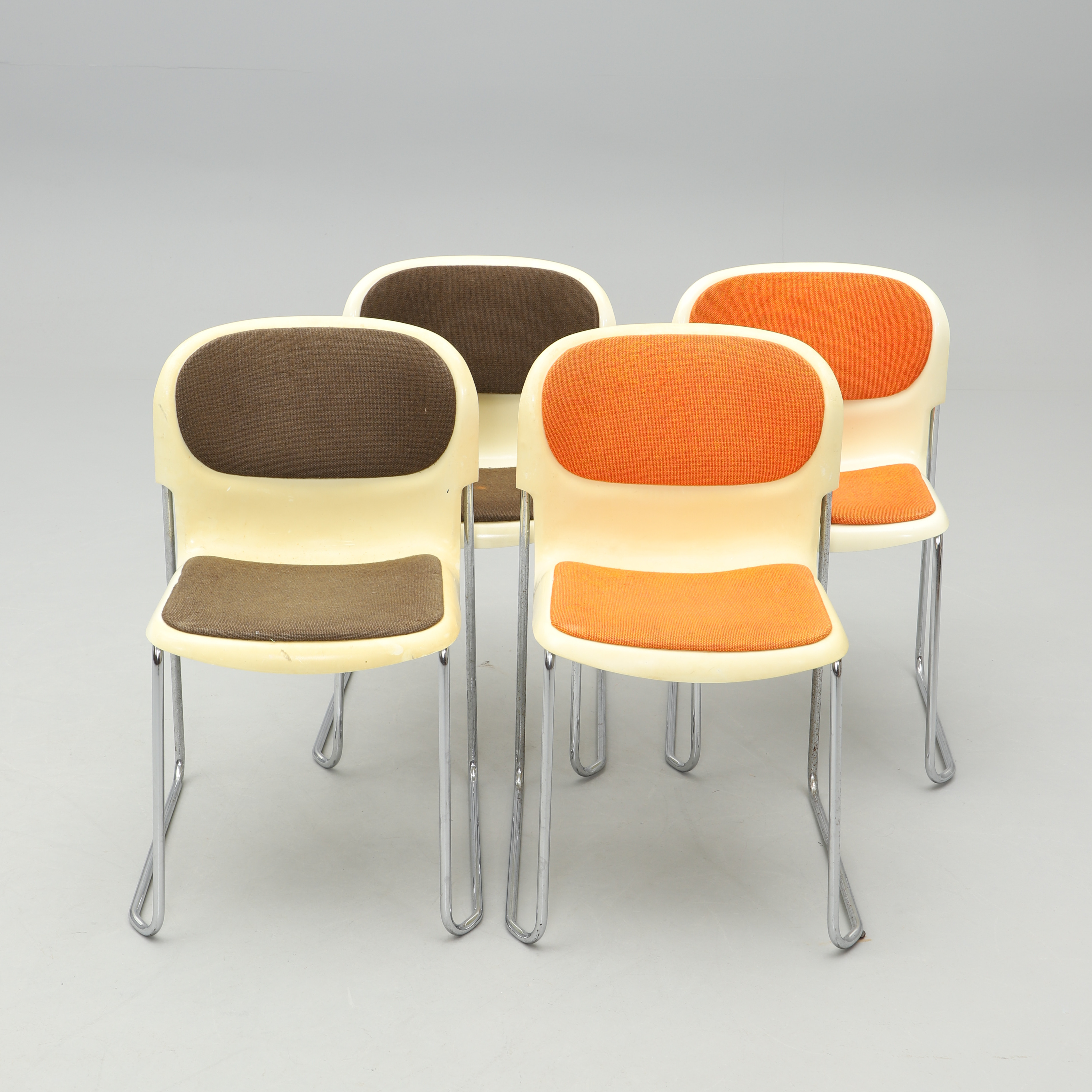 GERD LANGE. STOLAR, 4 st, modell "Swing", Drabert, Västtyskland.